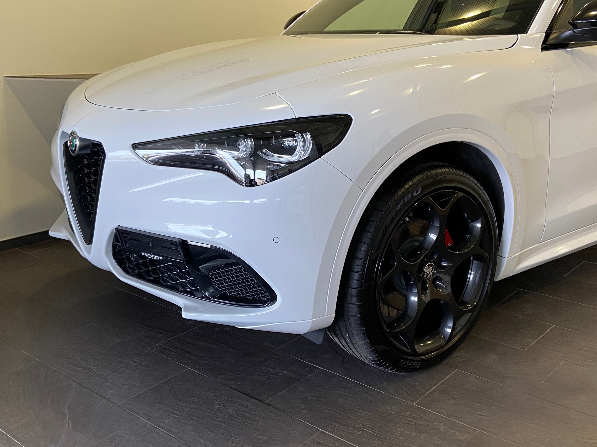 ALFA ROMEO Stelvio 2.0 Tributo Italiano Q4 AT8-showroom-element-2