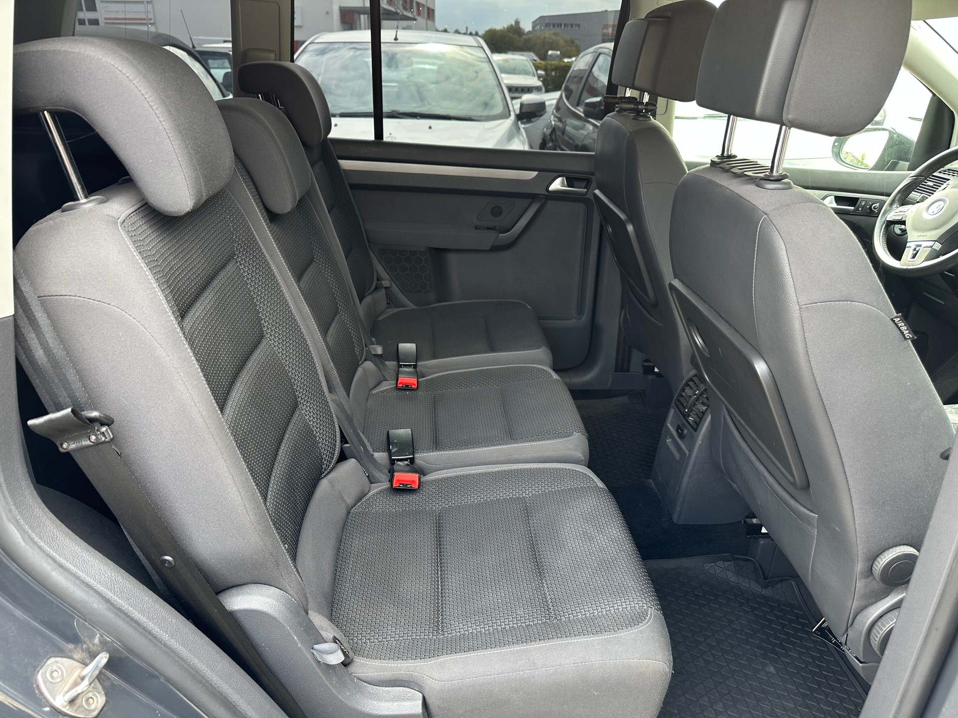 VW Touran 1.6 TDI BMT Comfortline DSG-image-6