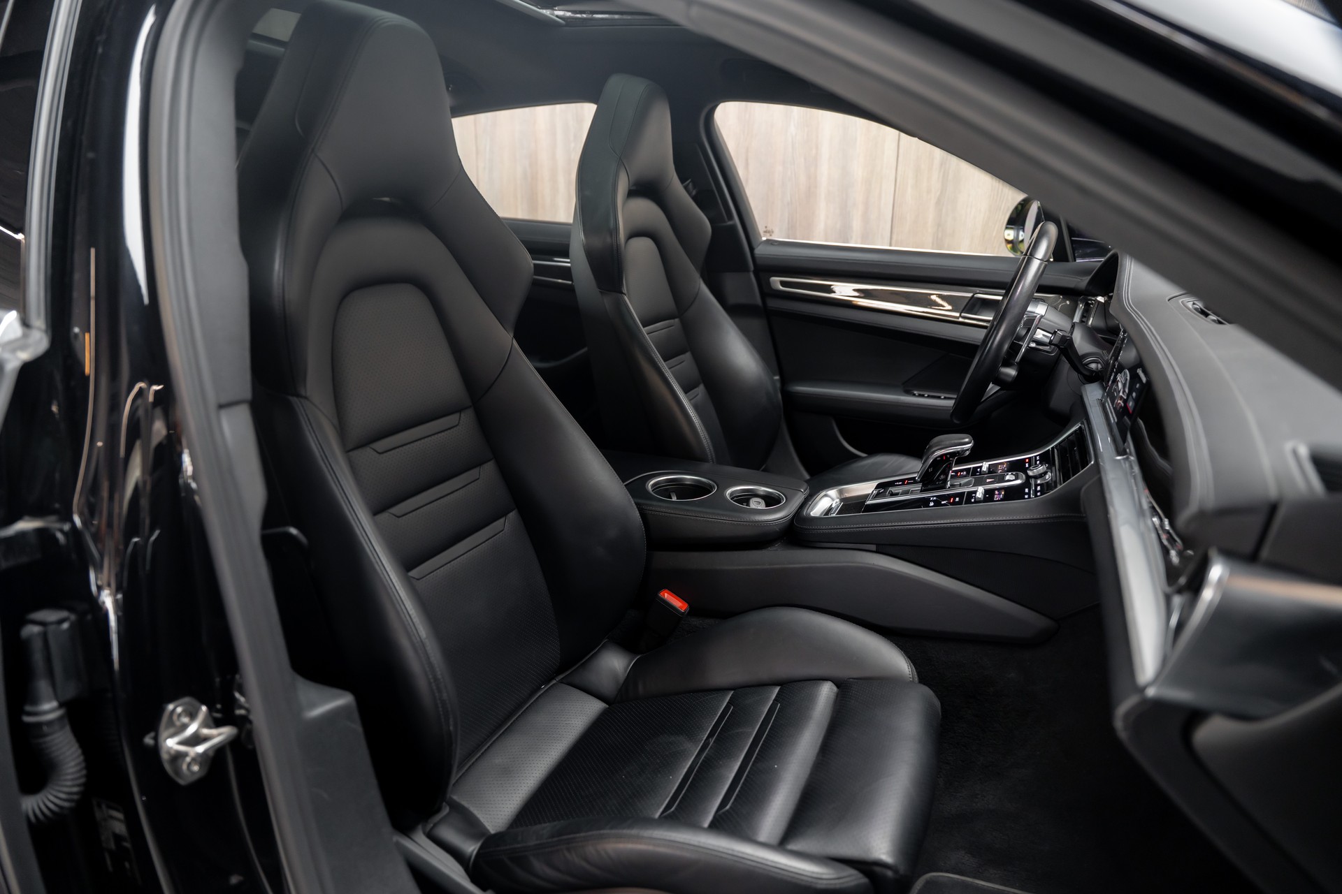 PORSCHE Panamera 4S PDK-showroom-element-3
