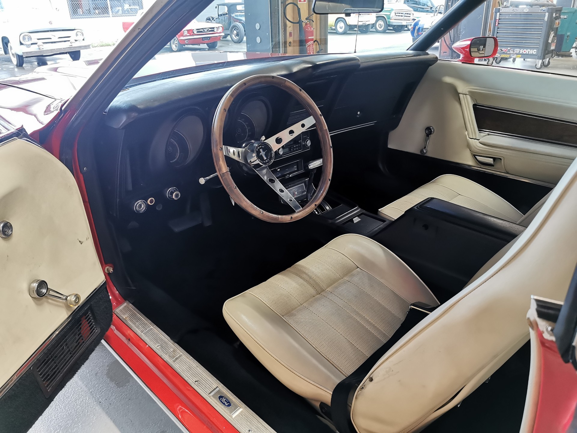 FORD Mustang Convertible-image-10