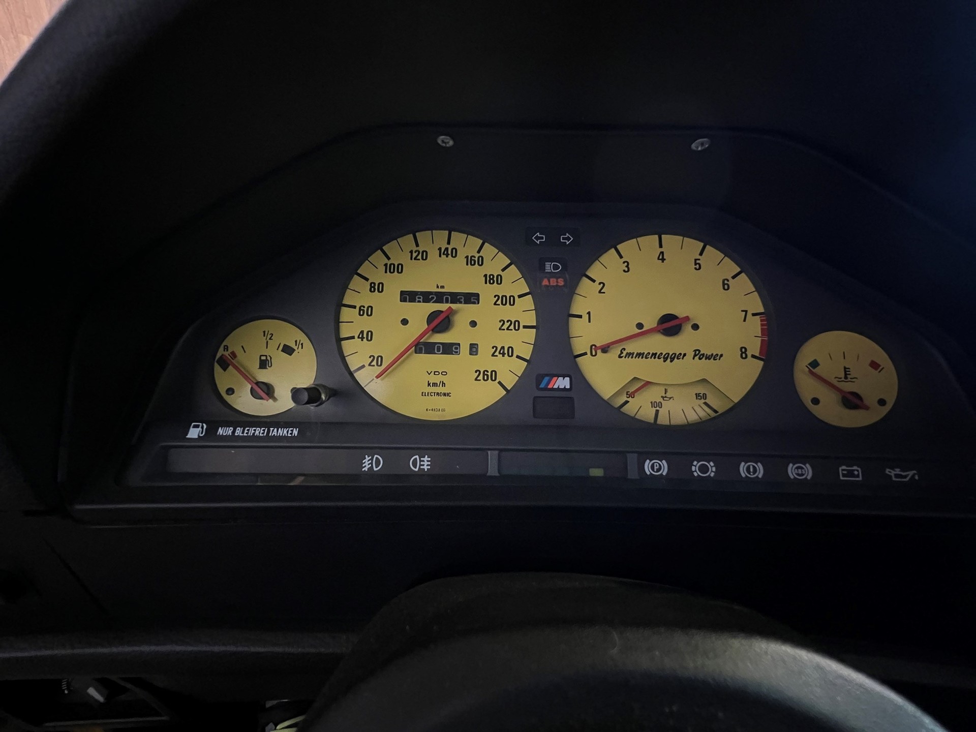 BMW M3-showroom-element-3