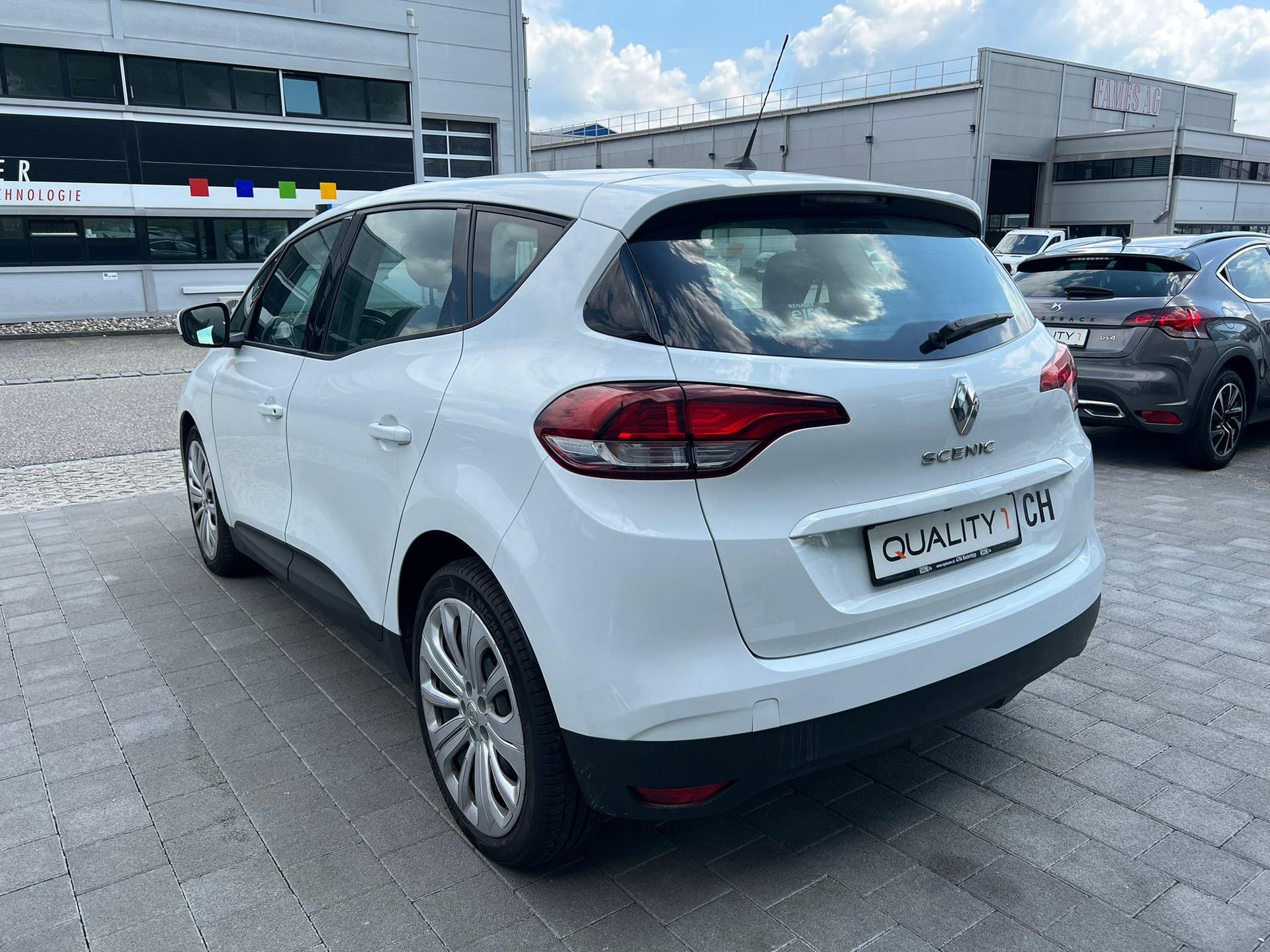 RENAULT Scénic 1.2 16V Turbo Life-showroom-element-3