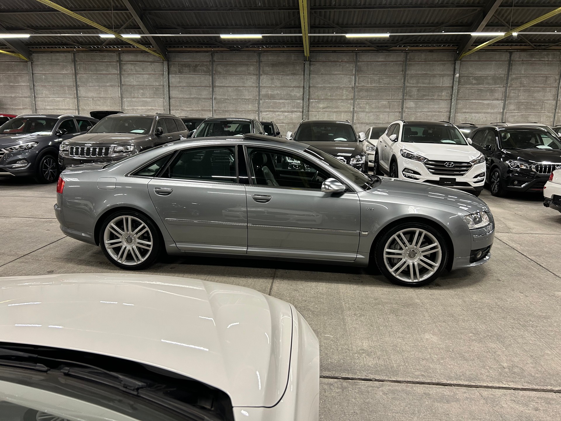 AUDI S8 5.2 V10 quattro tiptronic-showroom-element-3