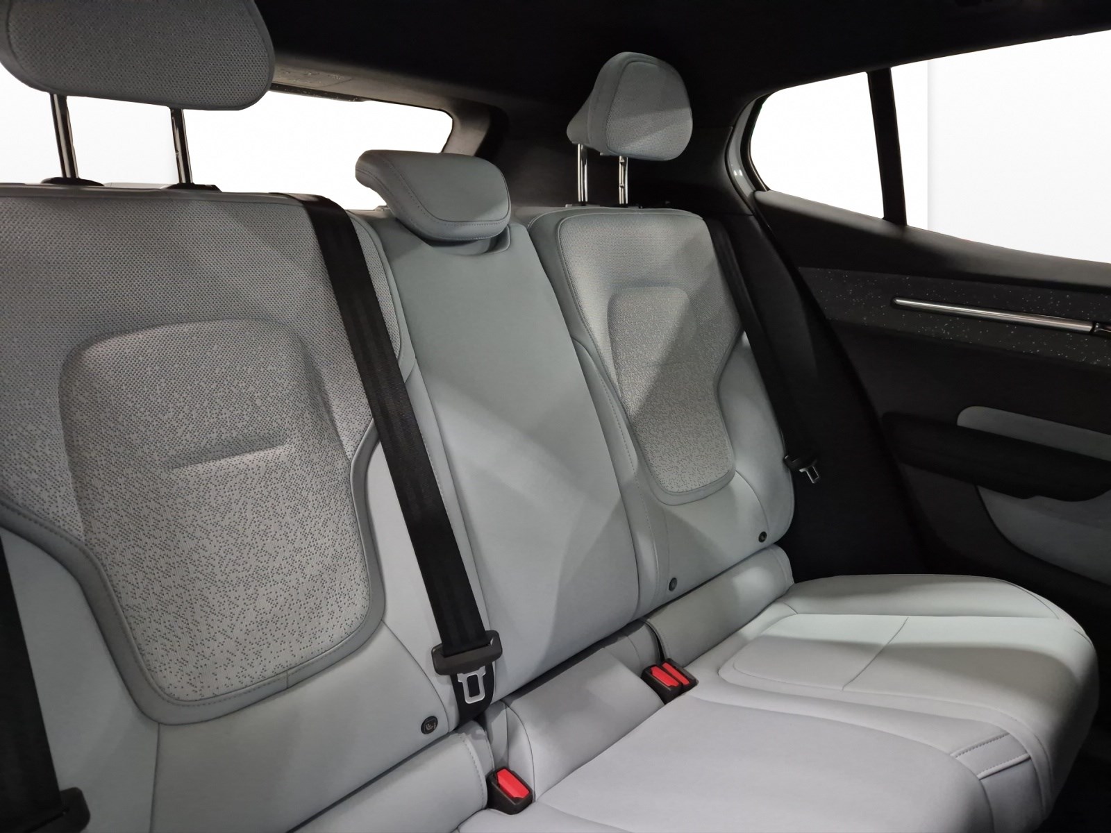 VOLVO EX 30 E60 Twin Ultra Performance AWD-image-11