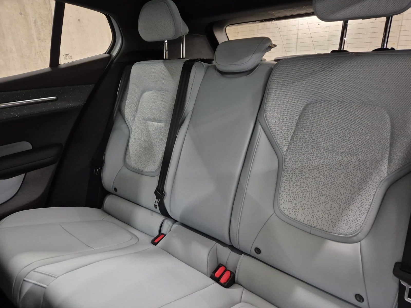 VOLVO EX 30 E60 Twin Ultra Performance AWD-image-13
