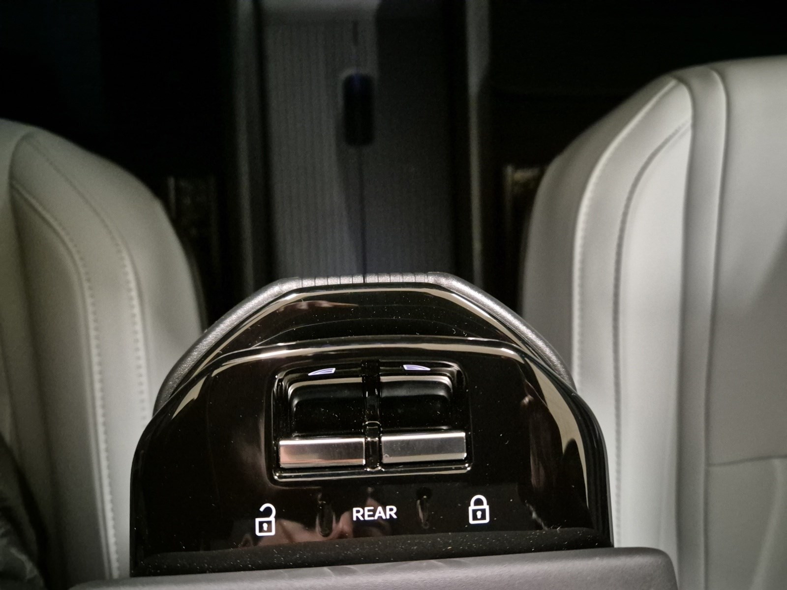 VOLVO EX 30 E60 Twin Ultra Performance AWD-image-15