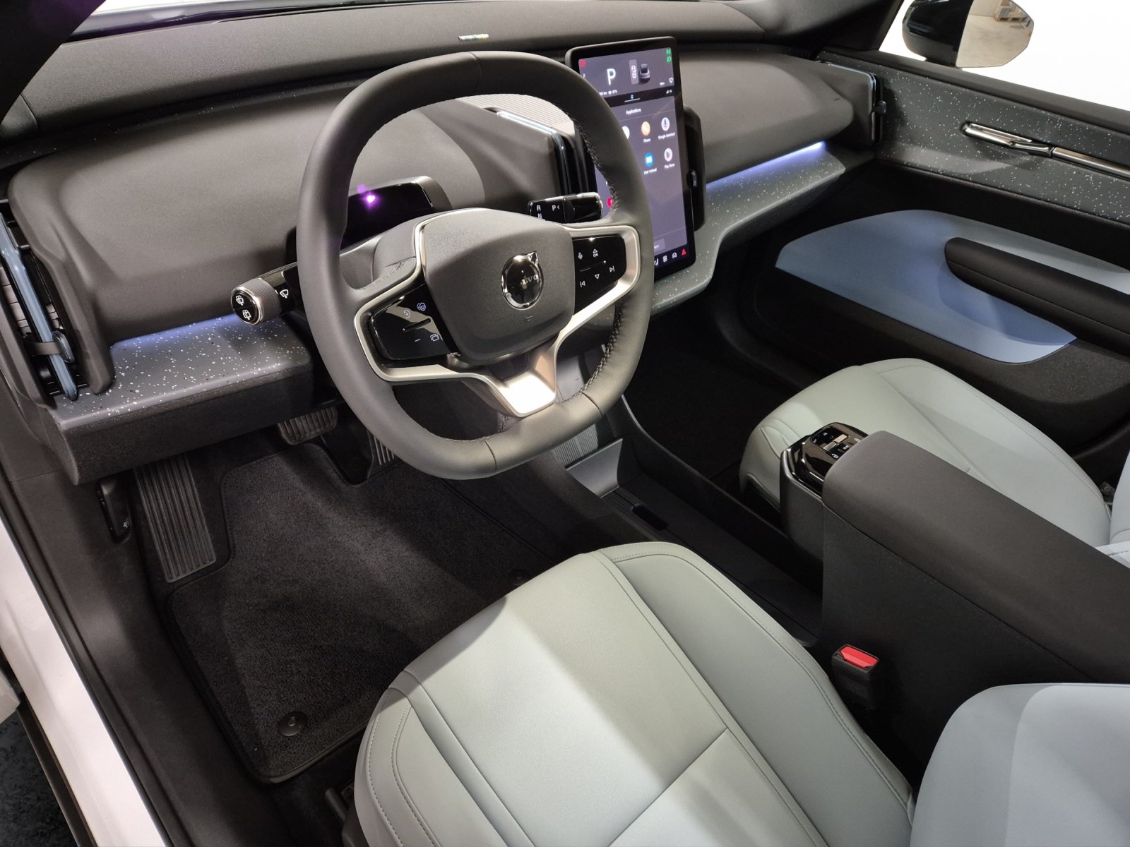 VOLVO EX 30 E60 Twin Ultra Performance AWD-image-8