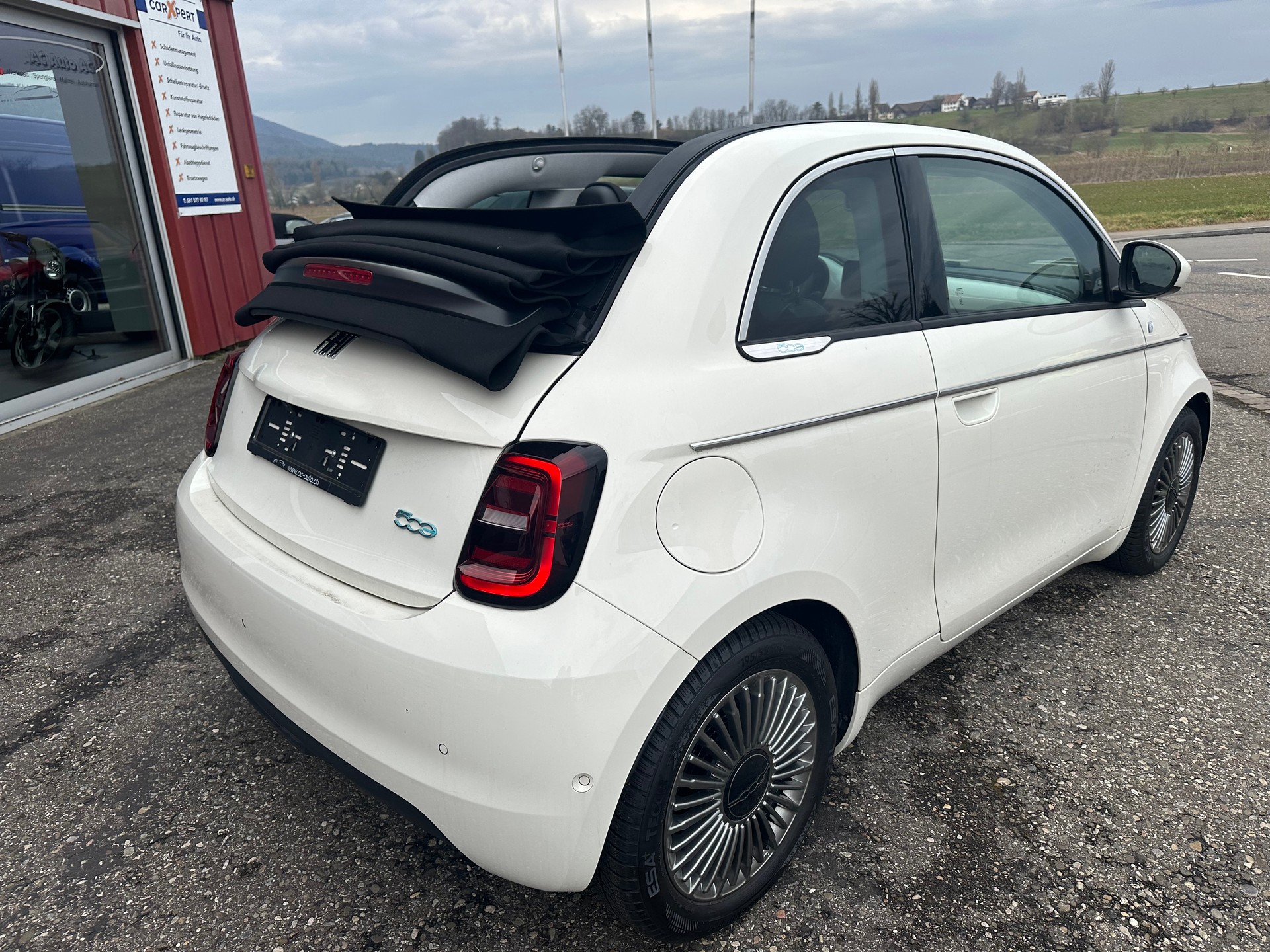 FIAT 500 C electric 87 kW Icon-showroom-element-1