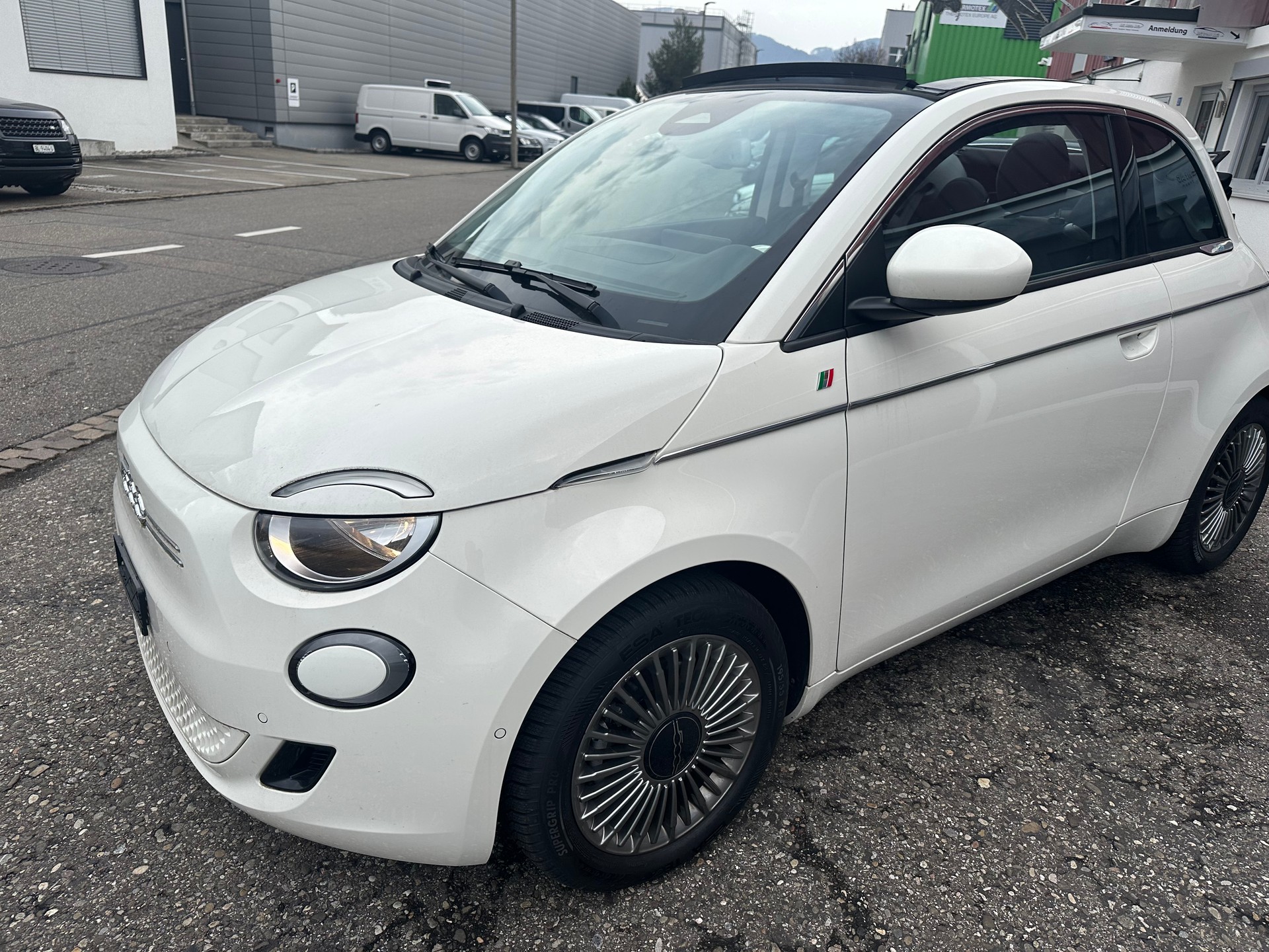 FIAT 500 C electric 87 kW Icon-showroom-element-3