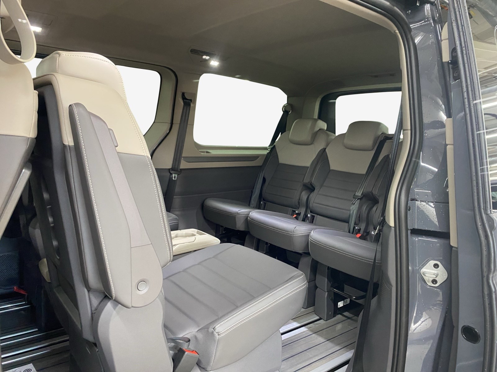 VW MULTIVAN Multivan 1.5 eHybrid Style Liberty Lang DSG-image-11