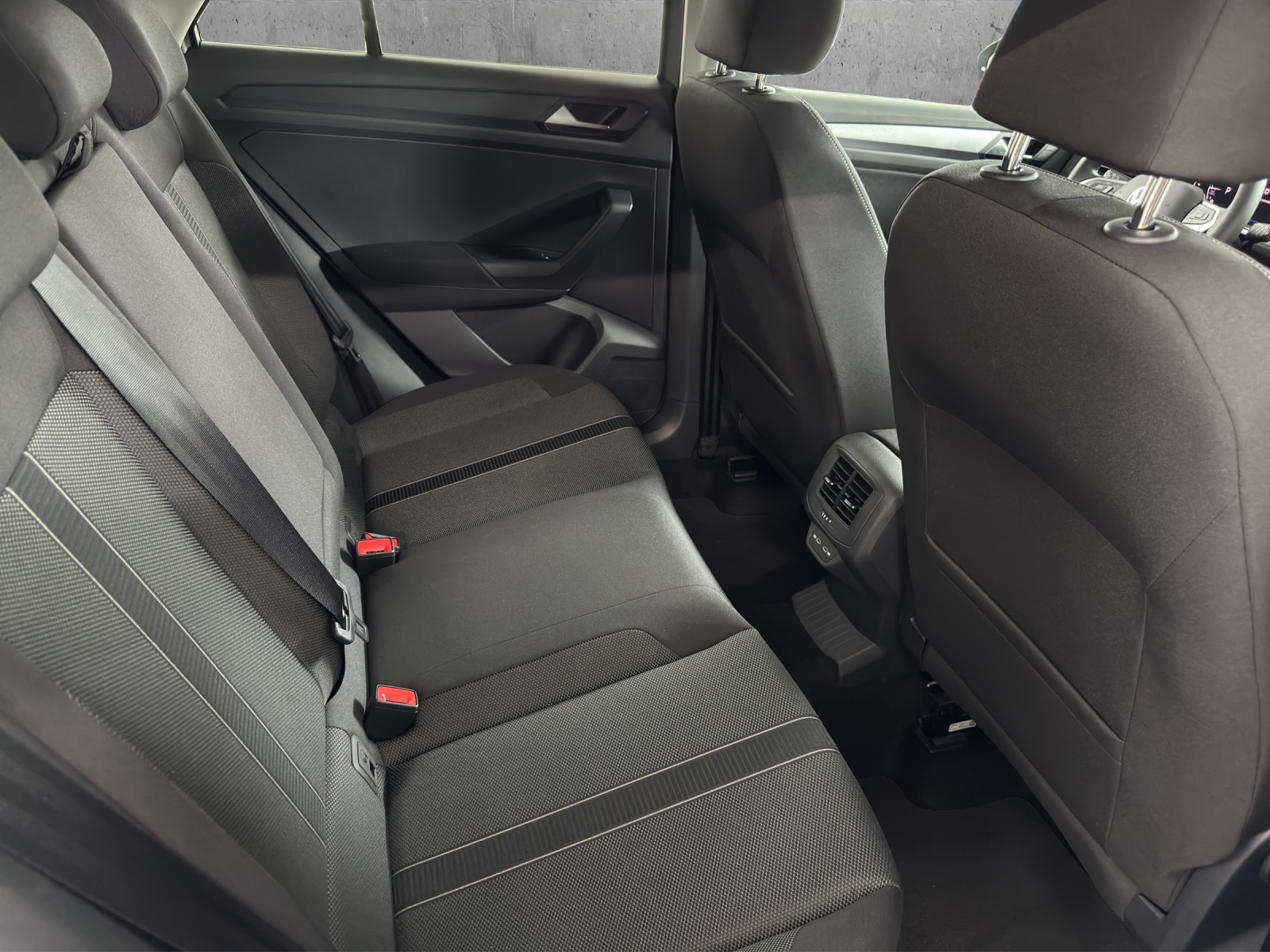 VW T-Roc 1.5 TSI EVO Life United DSG-image-11