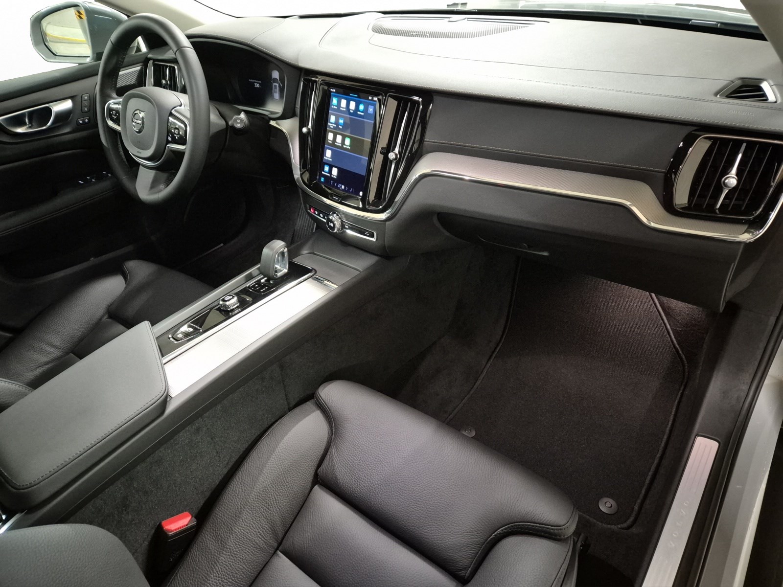 VOLVO V60 Cross Country 2.0 B5 Ultimate AWD-image-10
