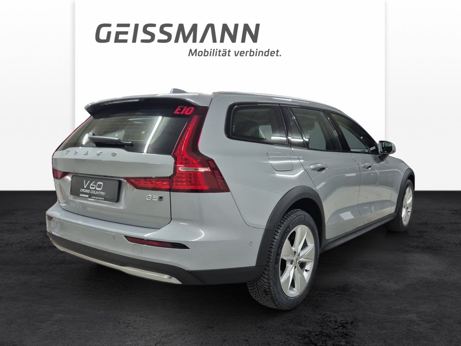 VOLVO V60 Cross Country 2.0 B5 Ultimate AWD-image-4