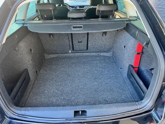 SKODA Octavia Combi 1.8 TSI Elegance 4x4 DSG-image-9