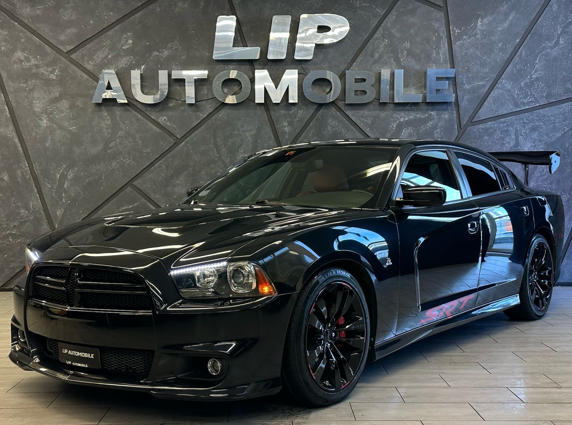 DODGE Charger SRT 8