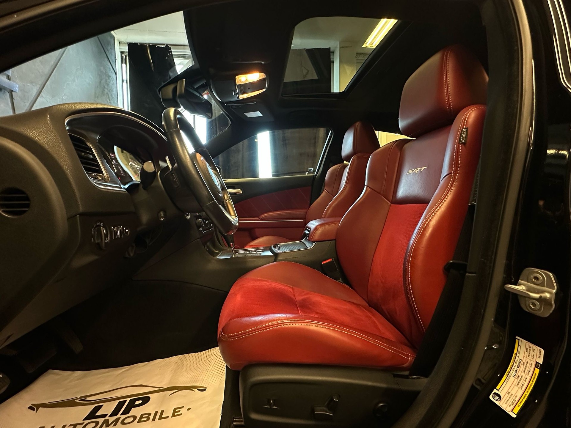 DODGE Charger SRT 8-image-10