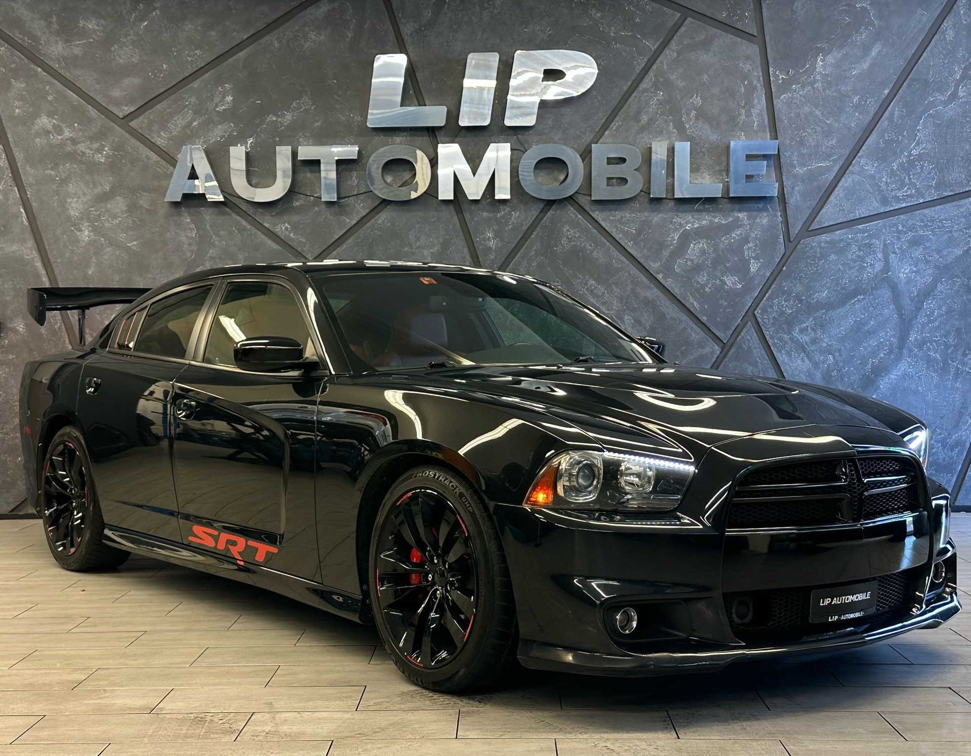 DODGE Charger SRT 8-image-2