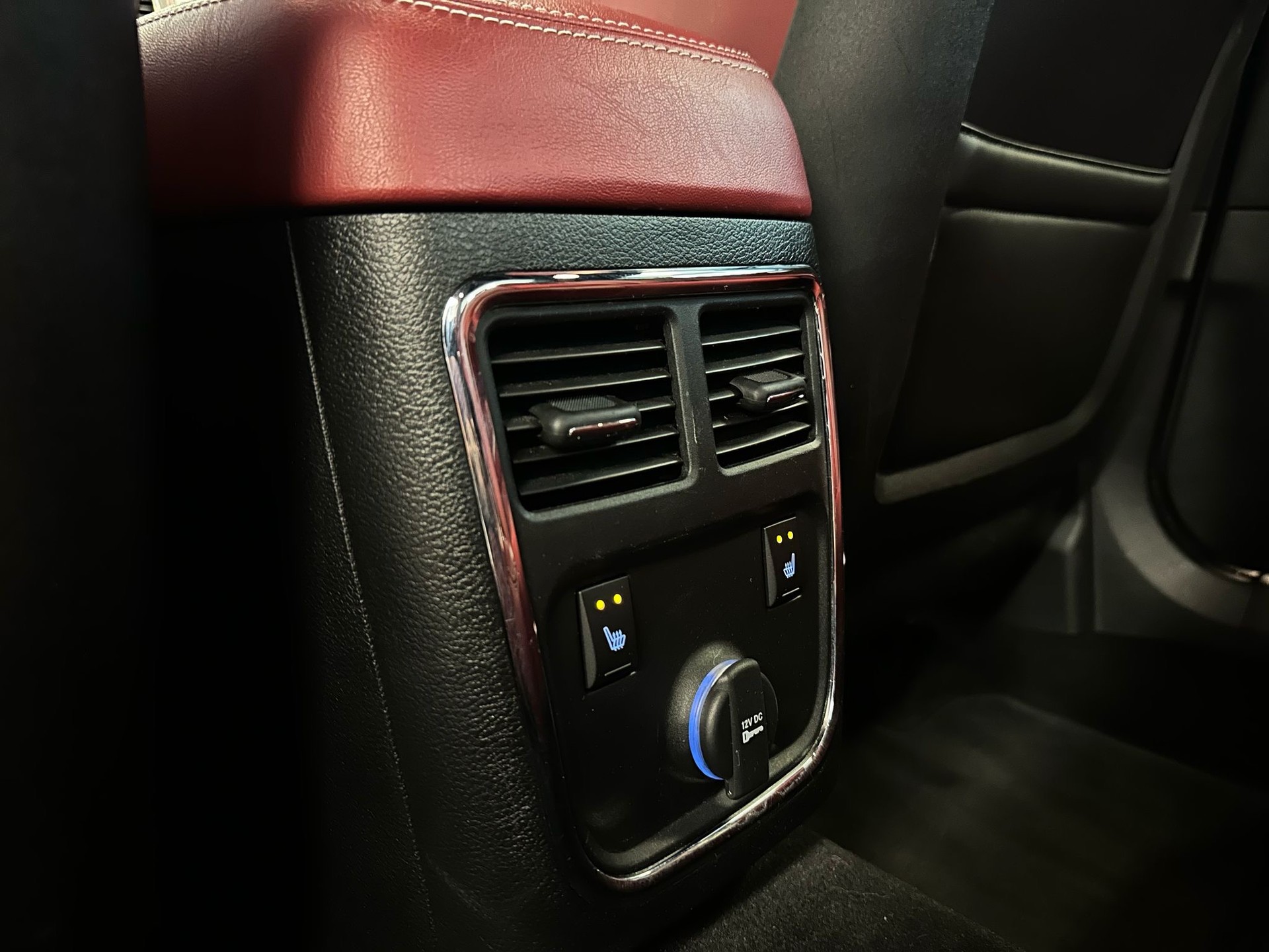 DODGE Charger SRT 8-image-19