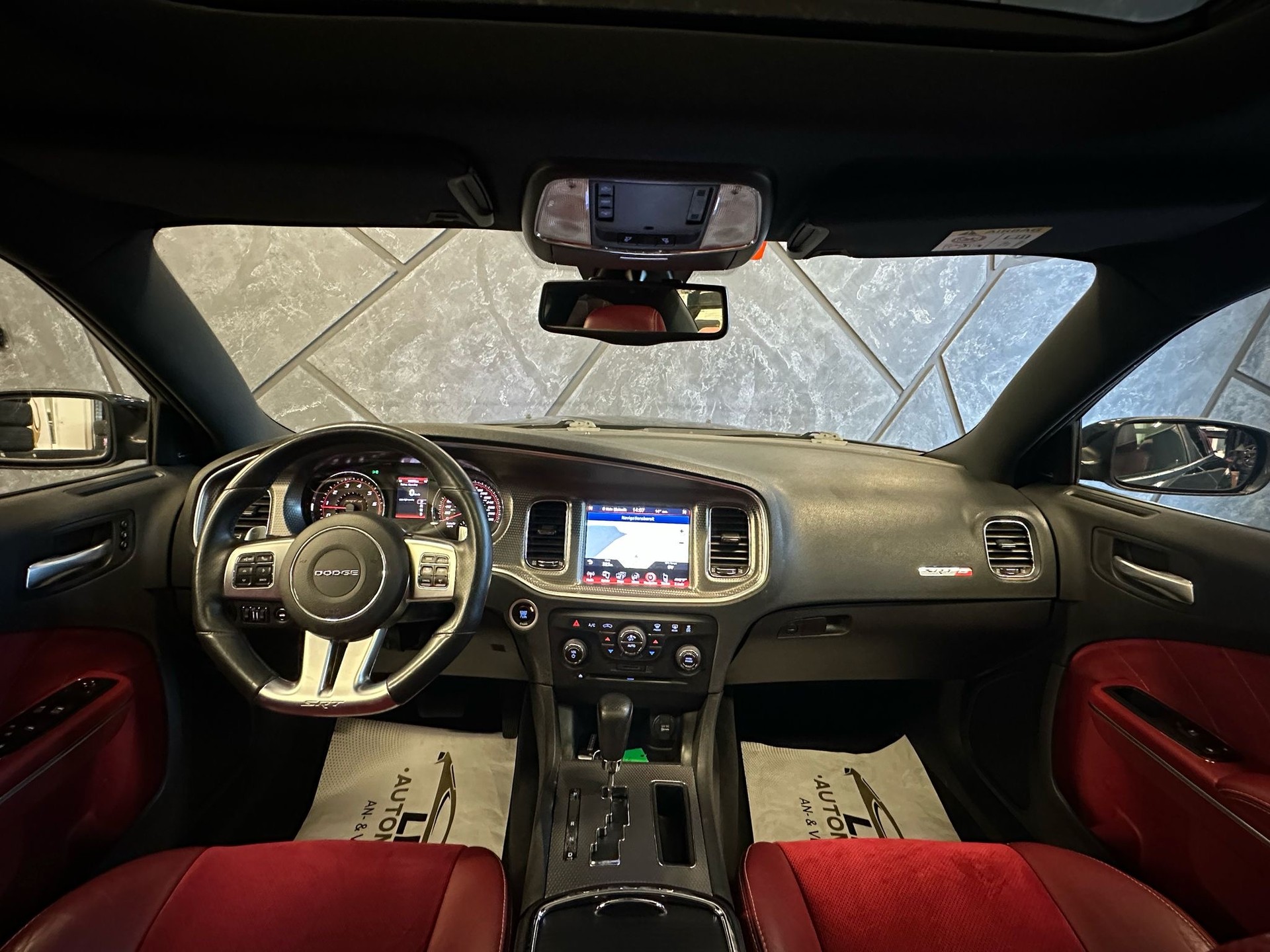 DODGE Charger SRT 8-image-8