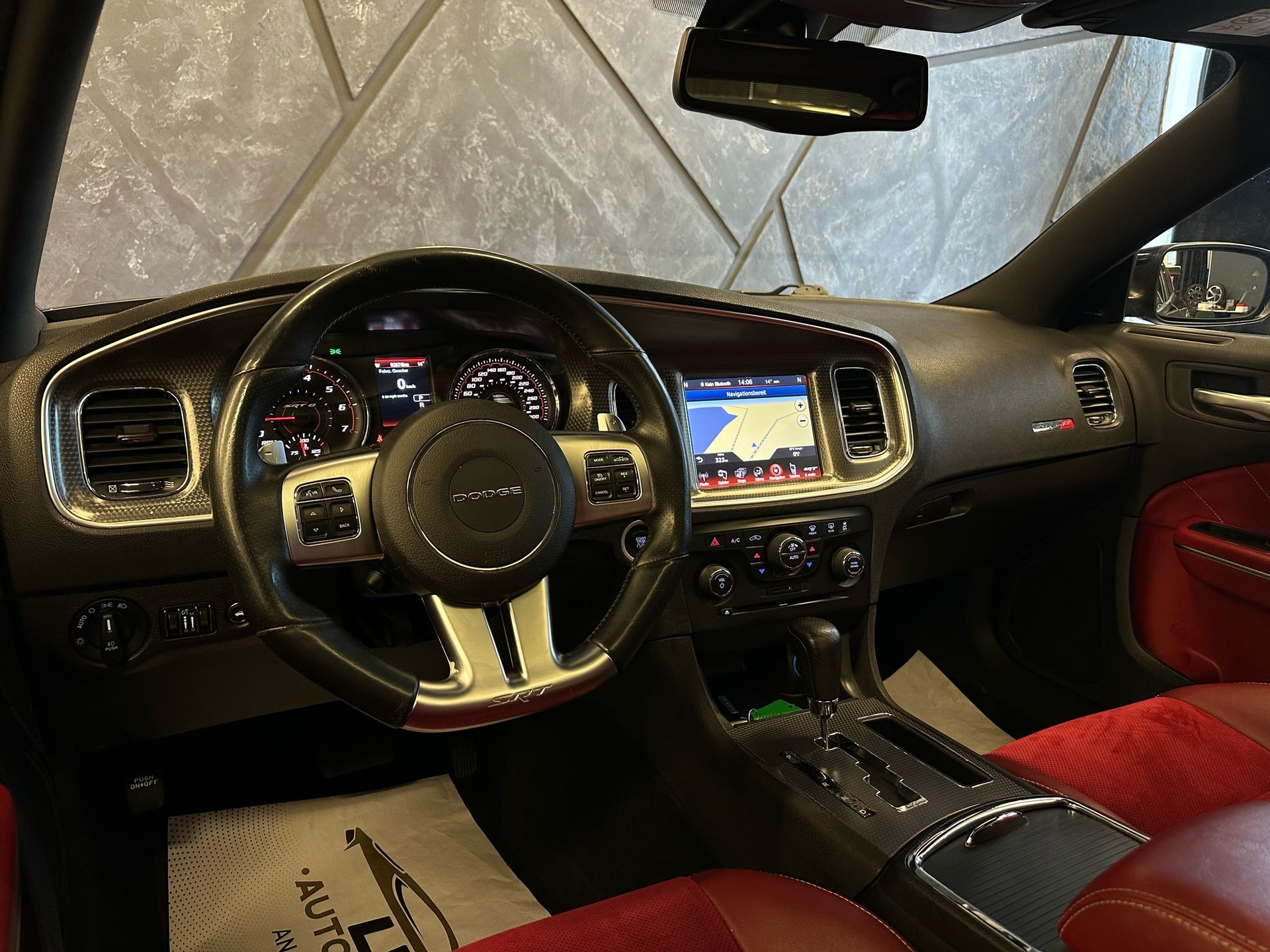 DODGE Charger SRT 8-image-9