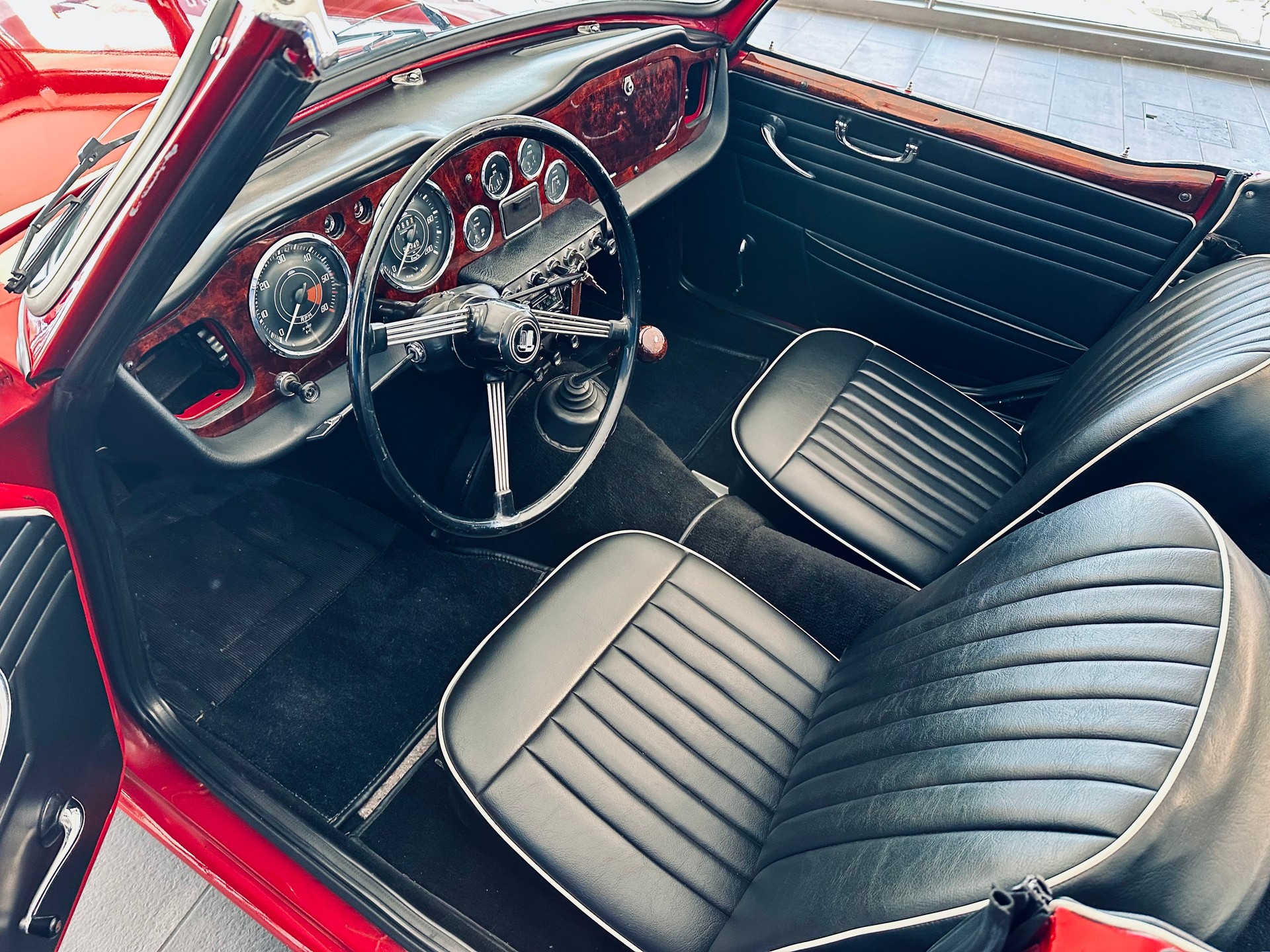 TRIUMPH TR4A  LHD "Overdrive"-image-6