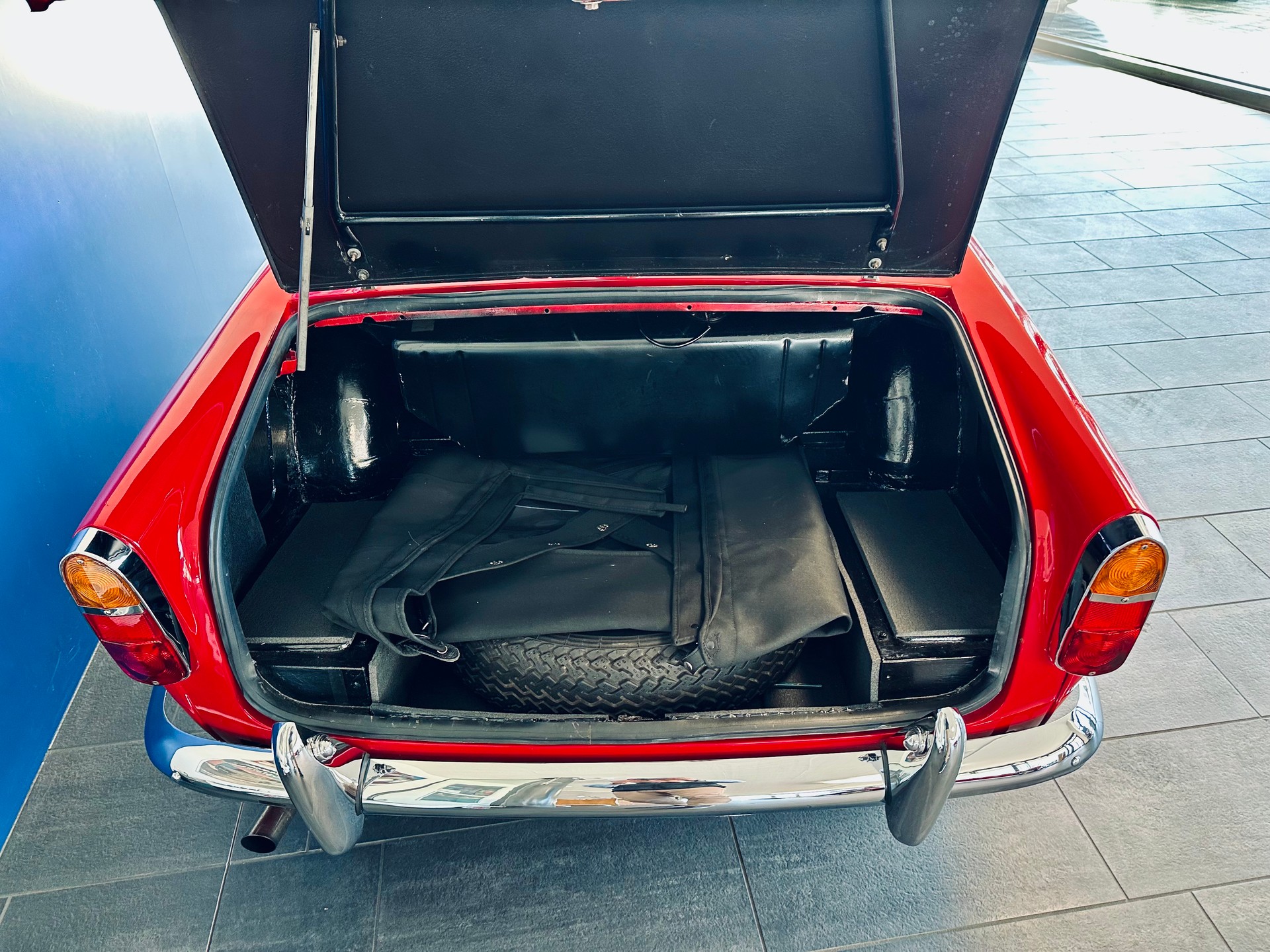 TRIUMPH TR4A  LHD "Overdrive"-image-10
