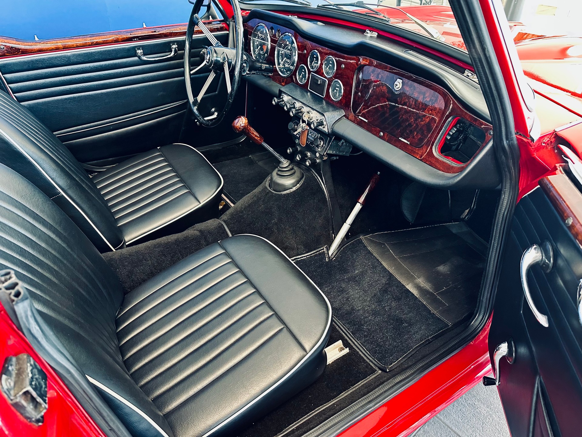 TRIUMPH TR4A LHD "Overdrive"-image-7