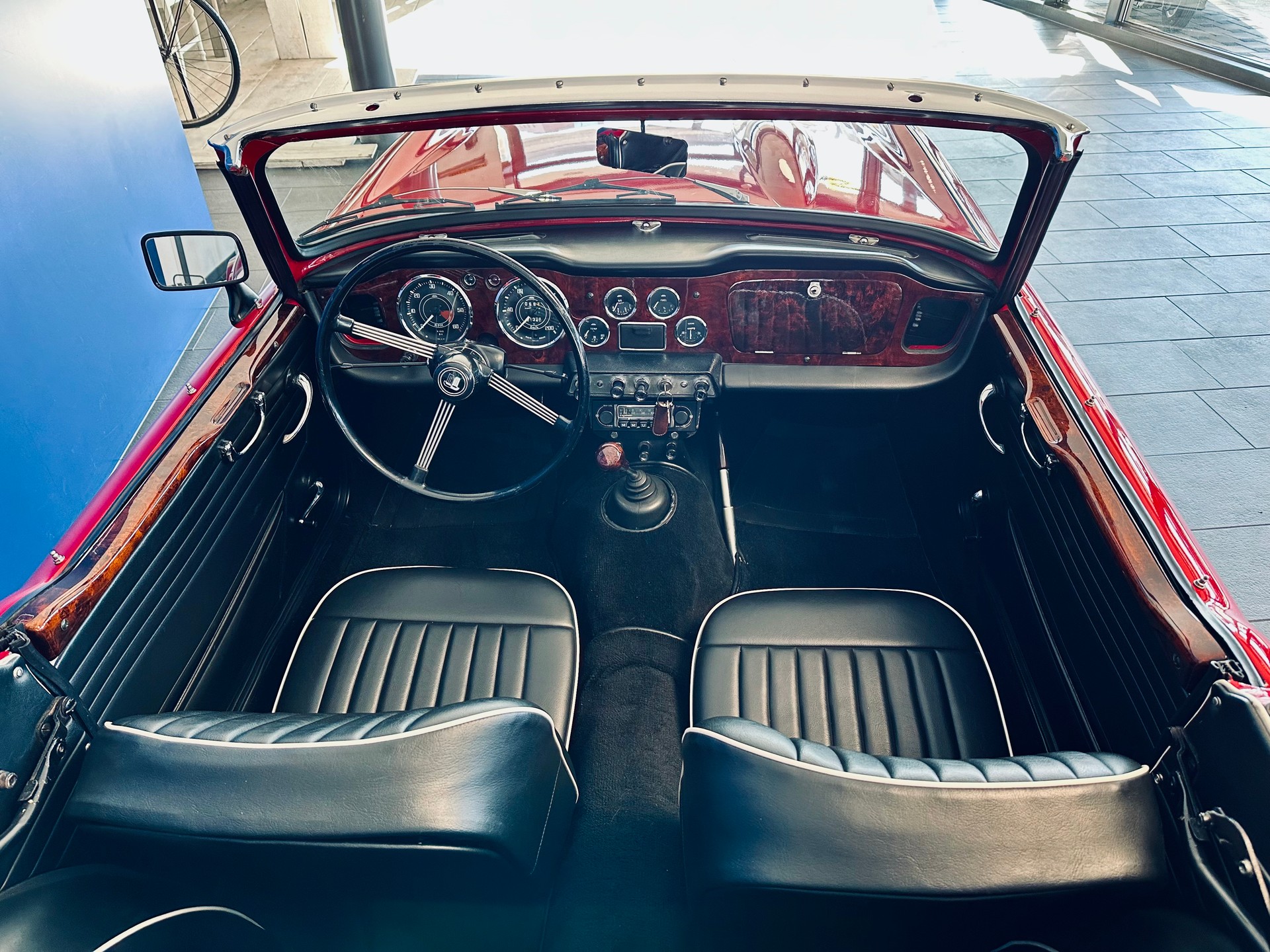 TRIUMPH TR4A  LHD "Overdrive"-image-4