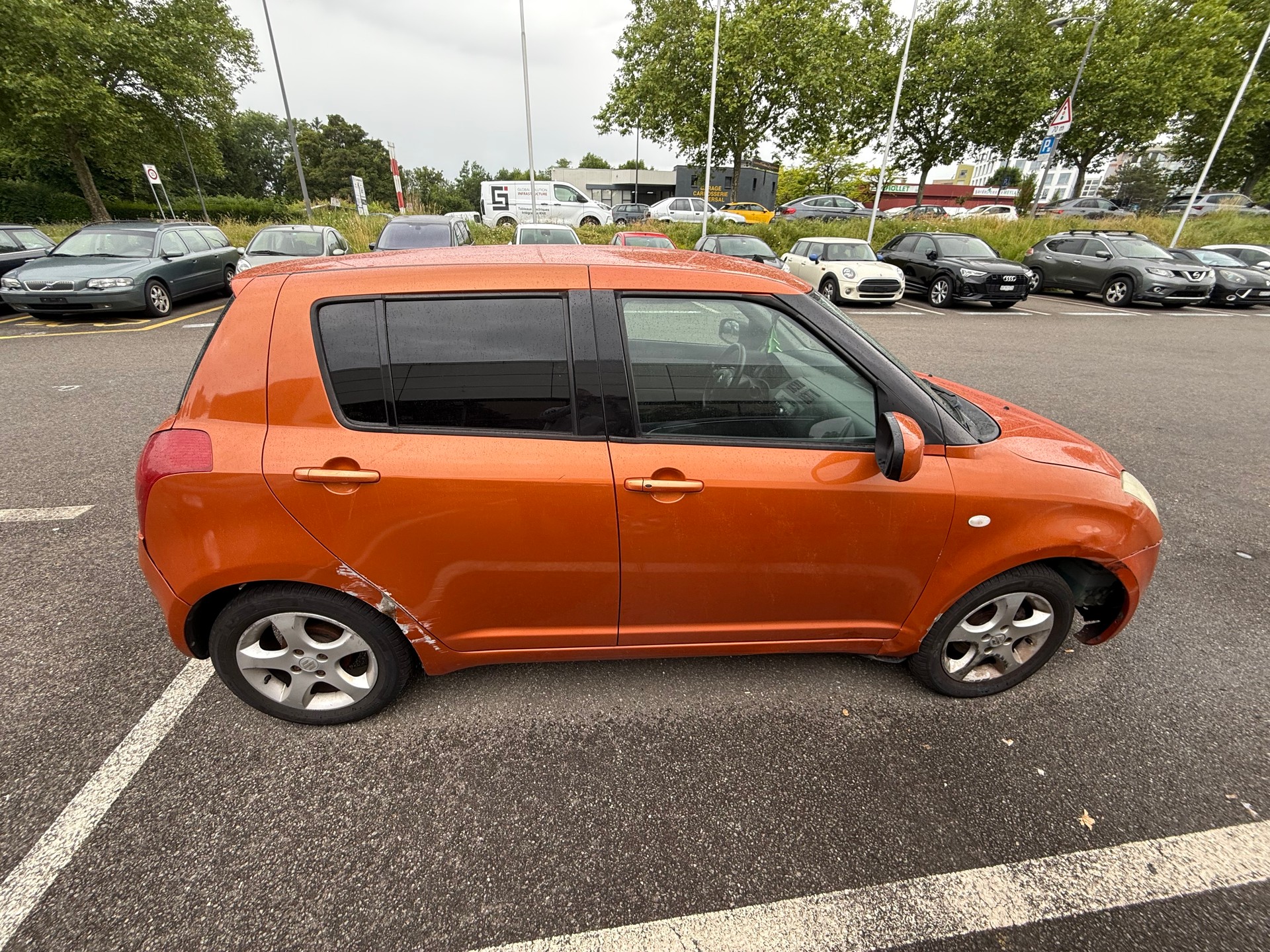 SUZUKI Swift 1.3i 16V GL Top-showroom-element-2