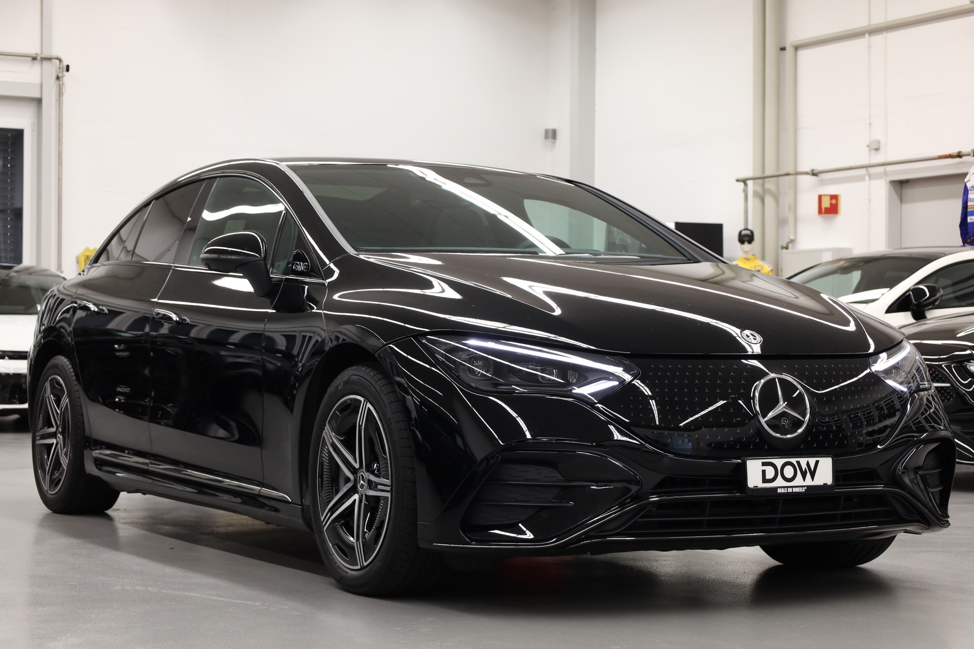 MERCEDES-BENZ EQE 350 AMG Line 4matic-showroom-element-1