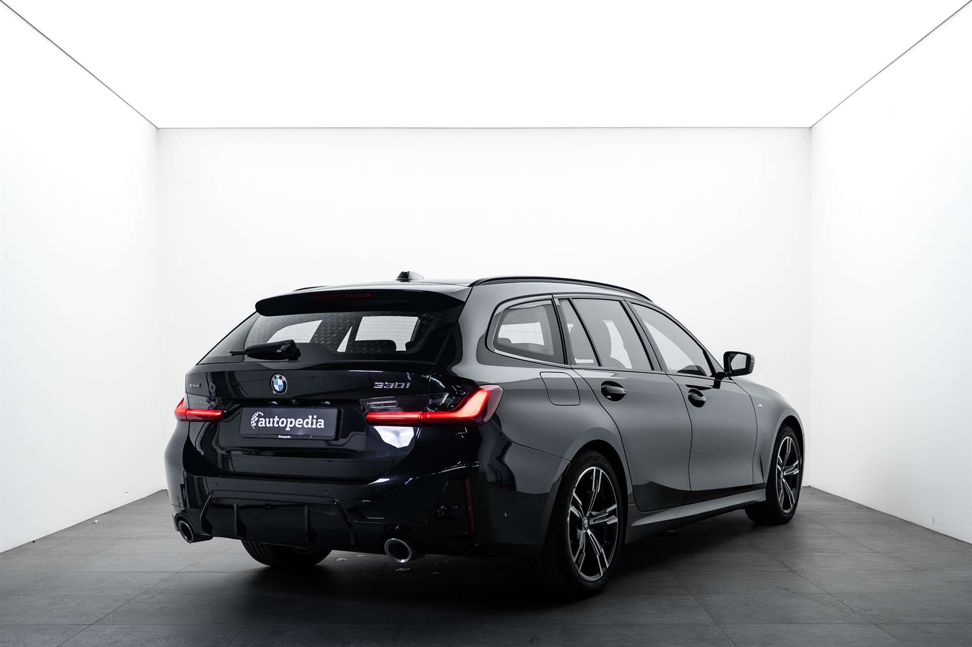 BMW 330i Touring xDrive Steptronic M Sport 245PS-showroom-element-2