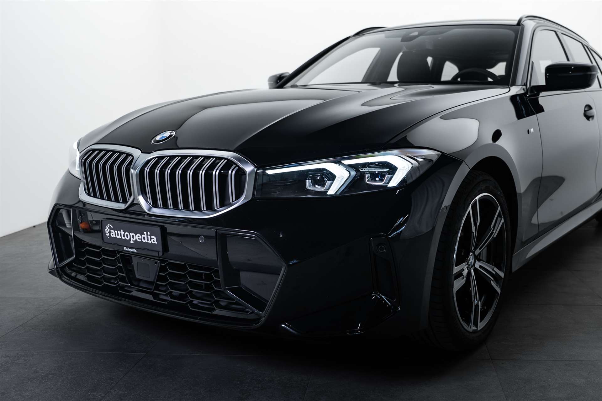 BMW 330i Touring xDrive Steptronic M Sport 245PS-showroom-element-1