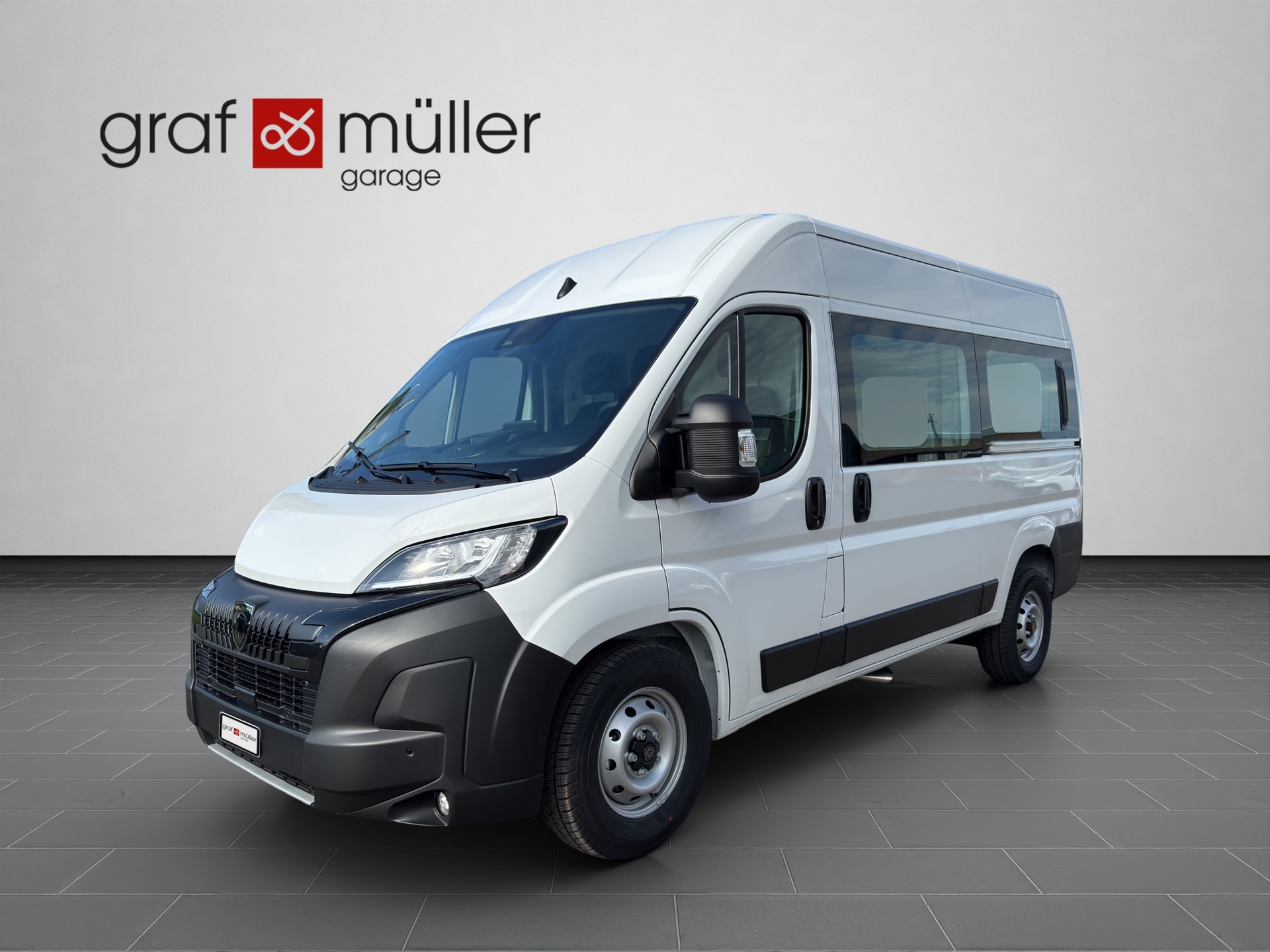 PEUGEOT Boxer 2.2 HDI 335 L2H2 verglast EAT8