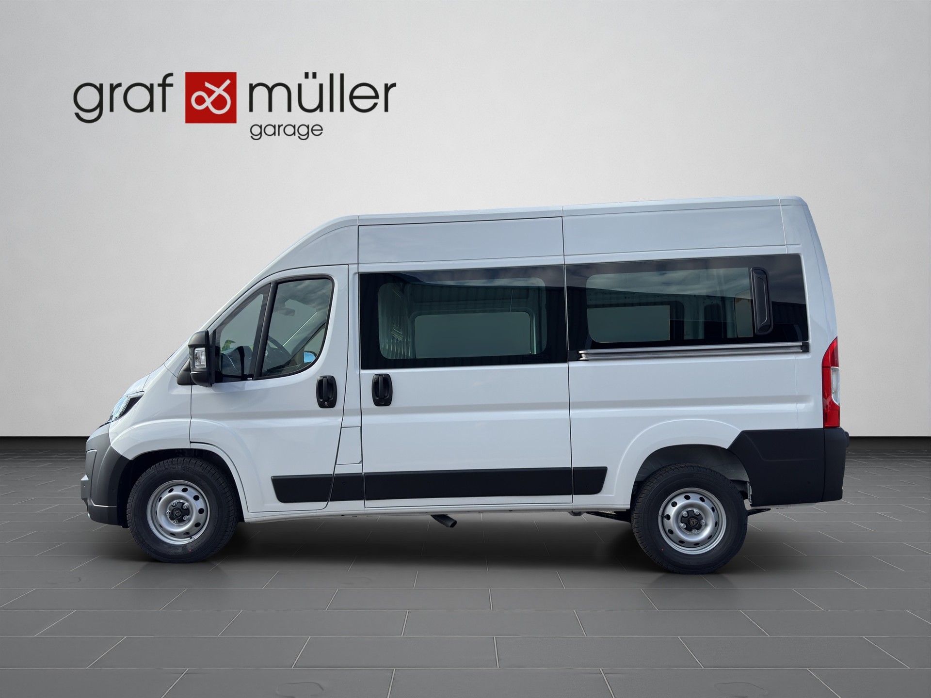 PEUGEOT Boxer 2.2 HDI 335 L2H2 verglast EAT8-showroom-element-1
