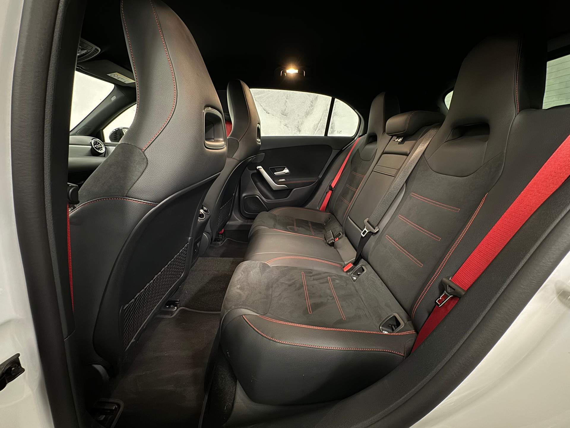 MERCEDES-BENZ A 45 S AMG 4Matic+ Speedshift-image-6