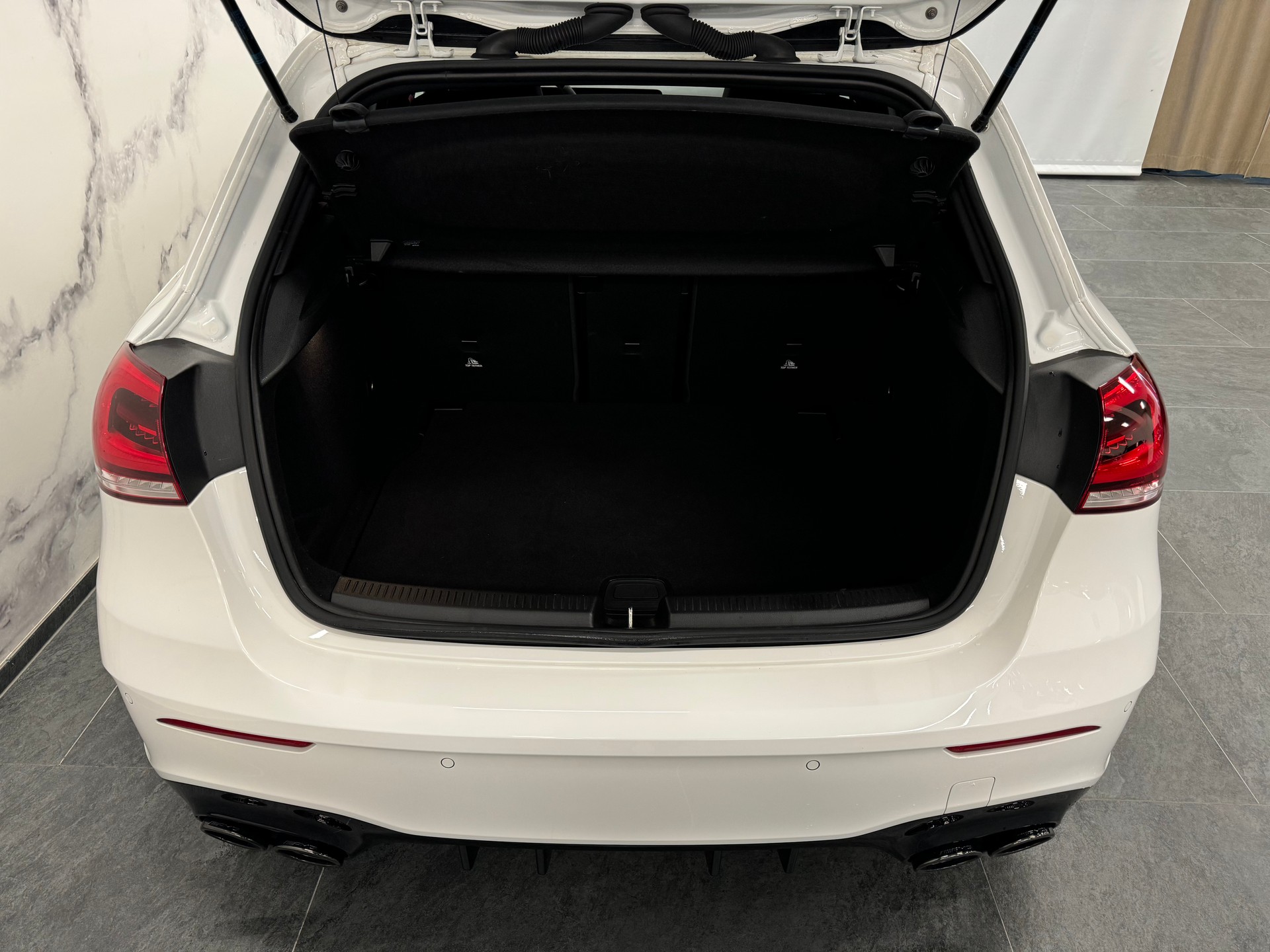 MERCEDES-BENZ A 45 S AMG 4Matic+ Speedshift-image-9