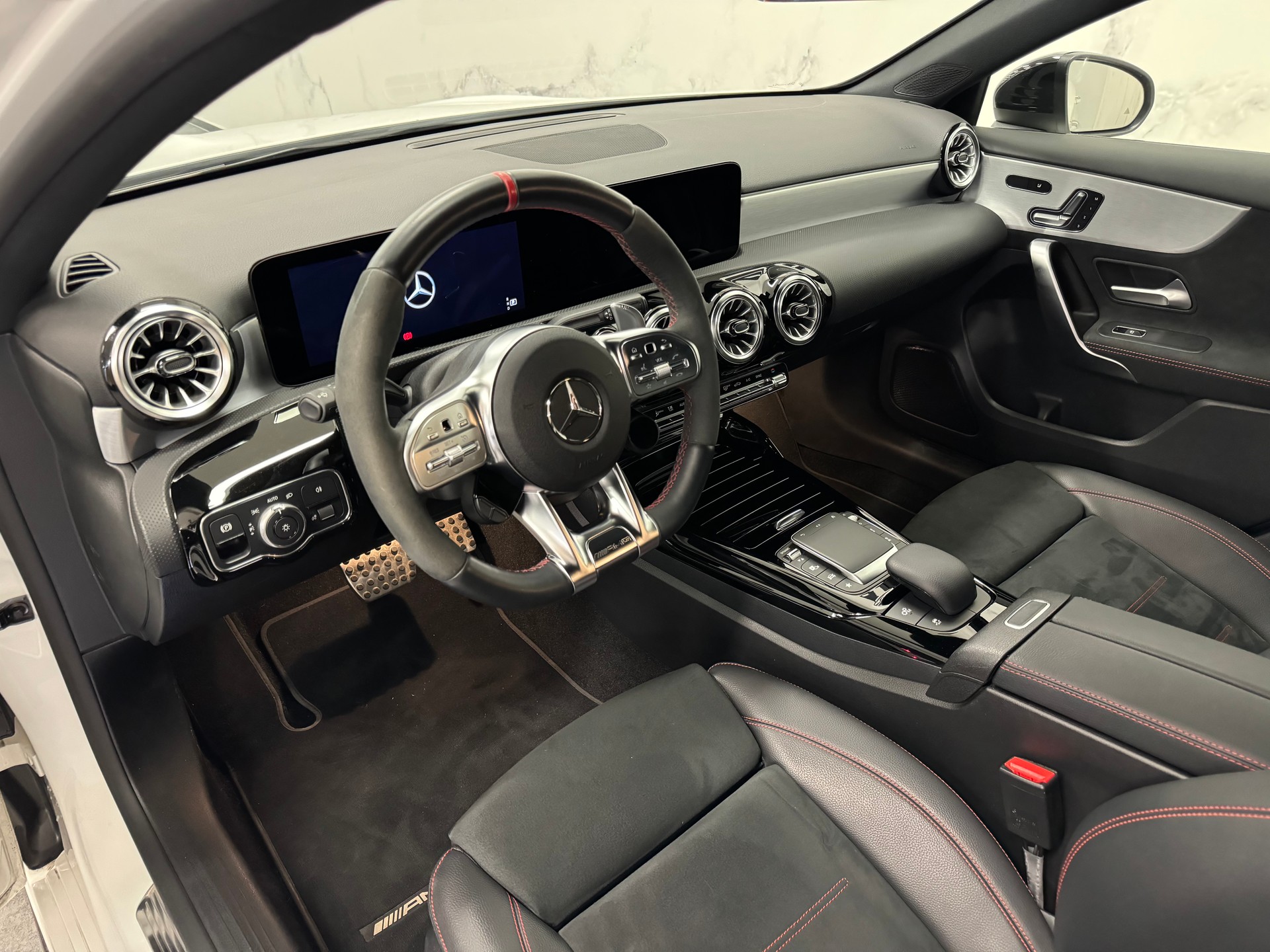 MERCEDES-BENZ A 45 S AMG 4Matic+ Speedshift-image-4