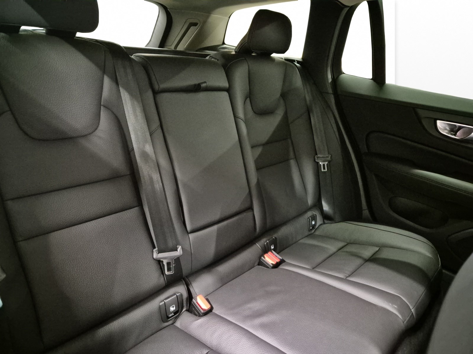 VOLVO V60 T6 Hybr. 2.0 T6 TE Plus Dark for Business eAWD-image-11