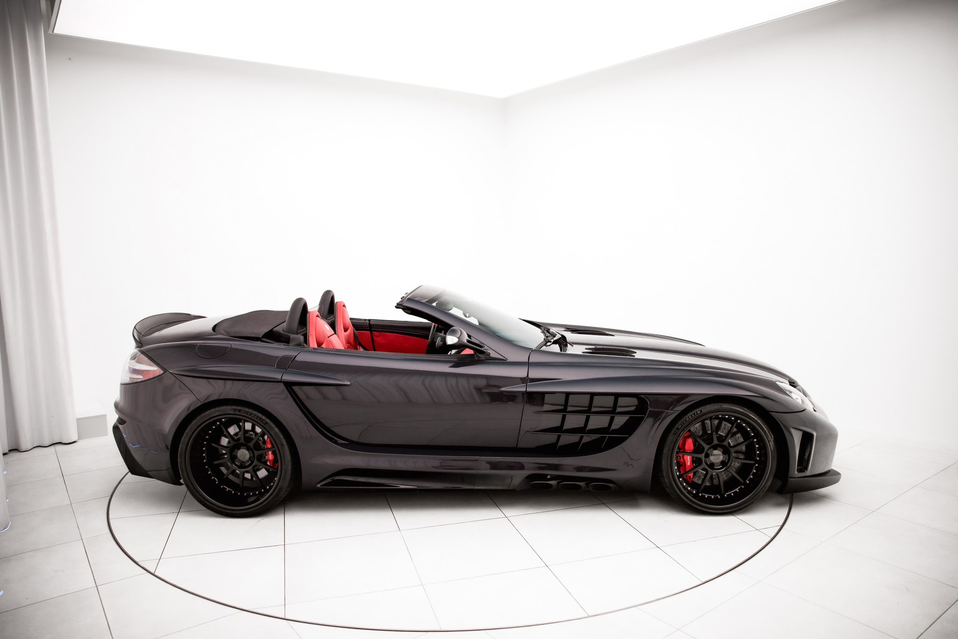 MERCEDES-BENZ SLR Roadster FAB Design-showroom-element-2