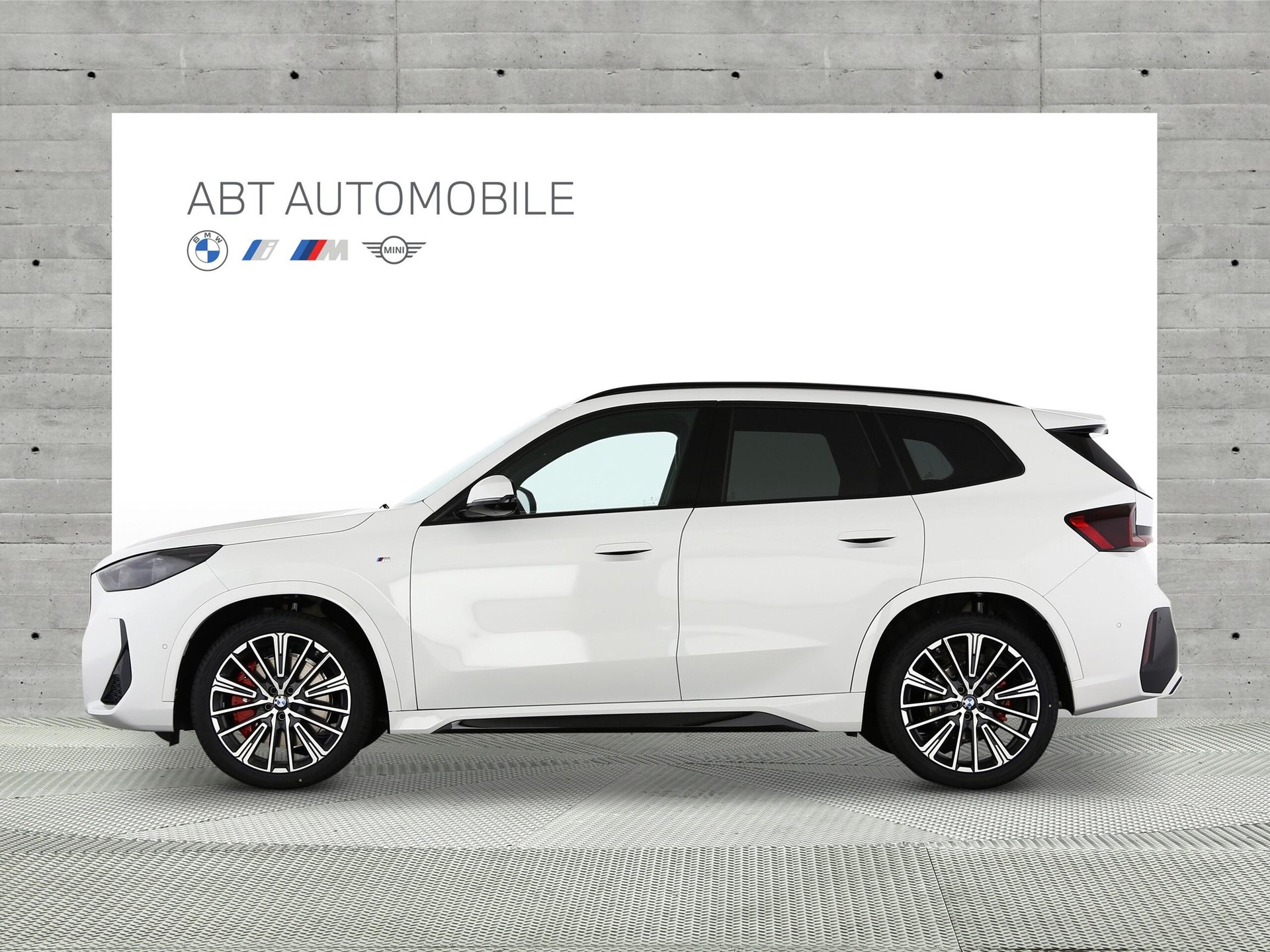 BMW X1 20i sDrive paddles-showroom-element-1