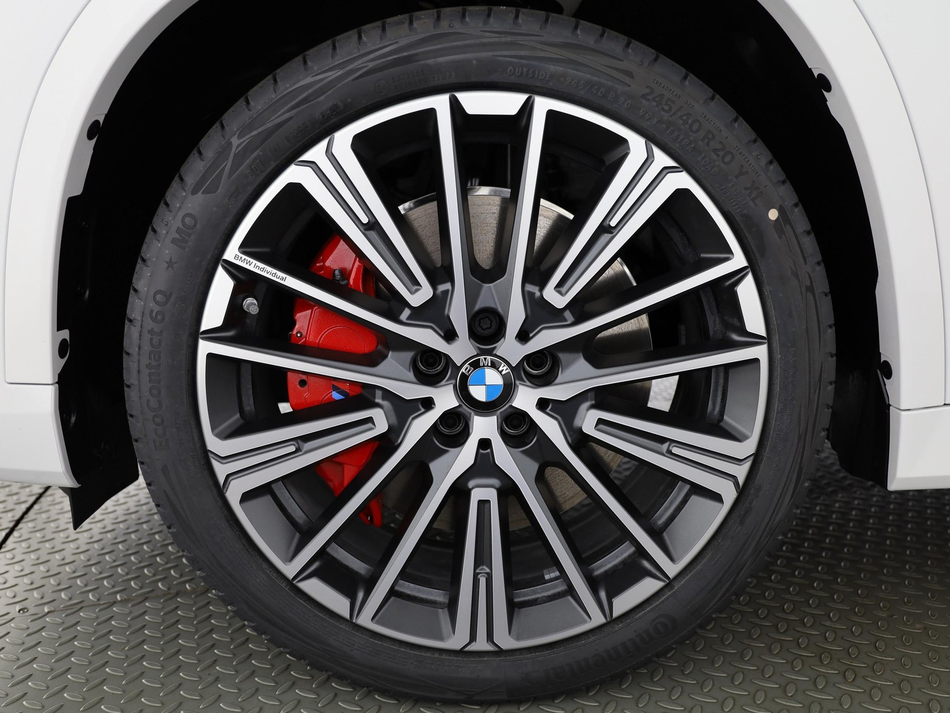 BMW X1 20i sDrive paddles-showroom-element-2