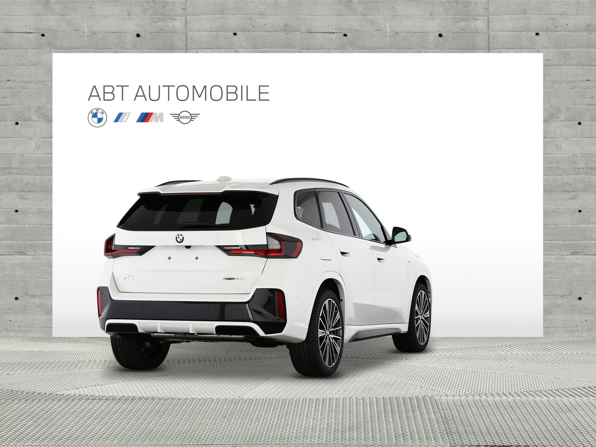 BMW X1 20i sDrive paddles-showroom-element-3