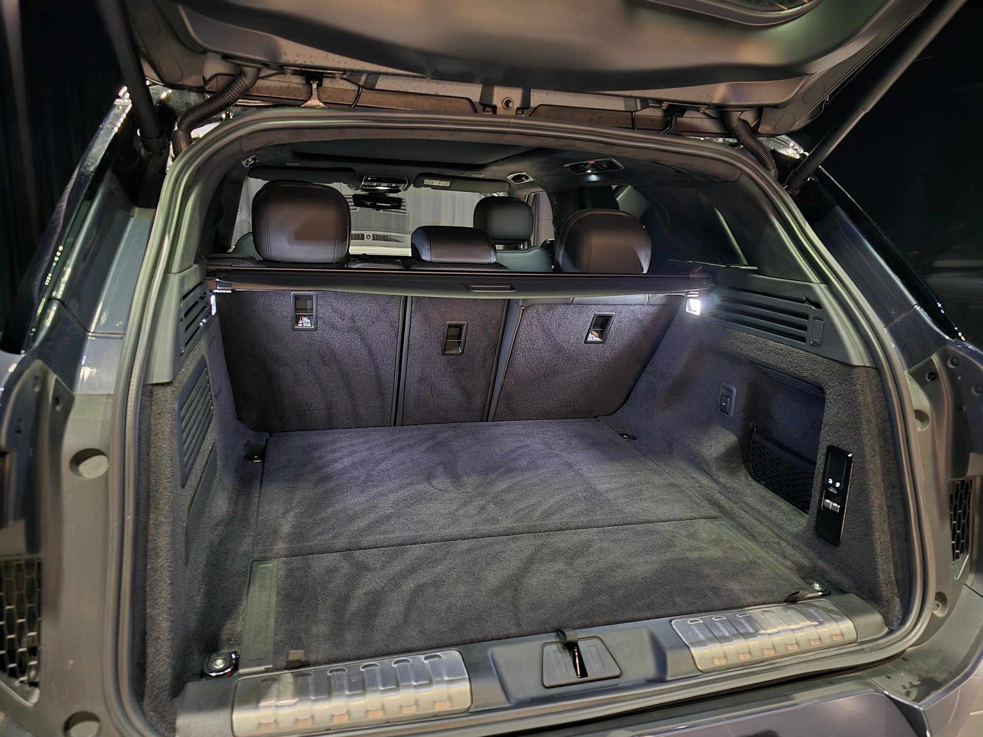 LAND ROVER Range Rover Sport 4.4 V8 First Edition-showroom-element-3
