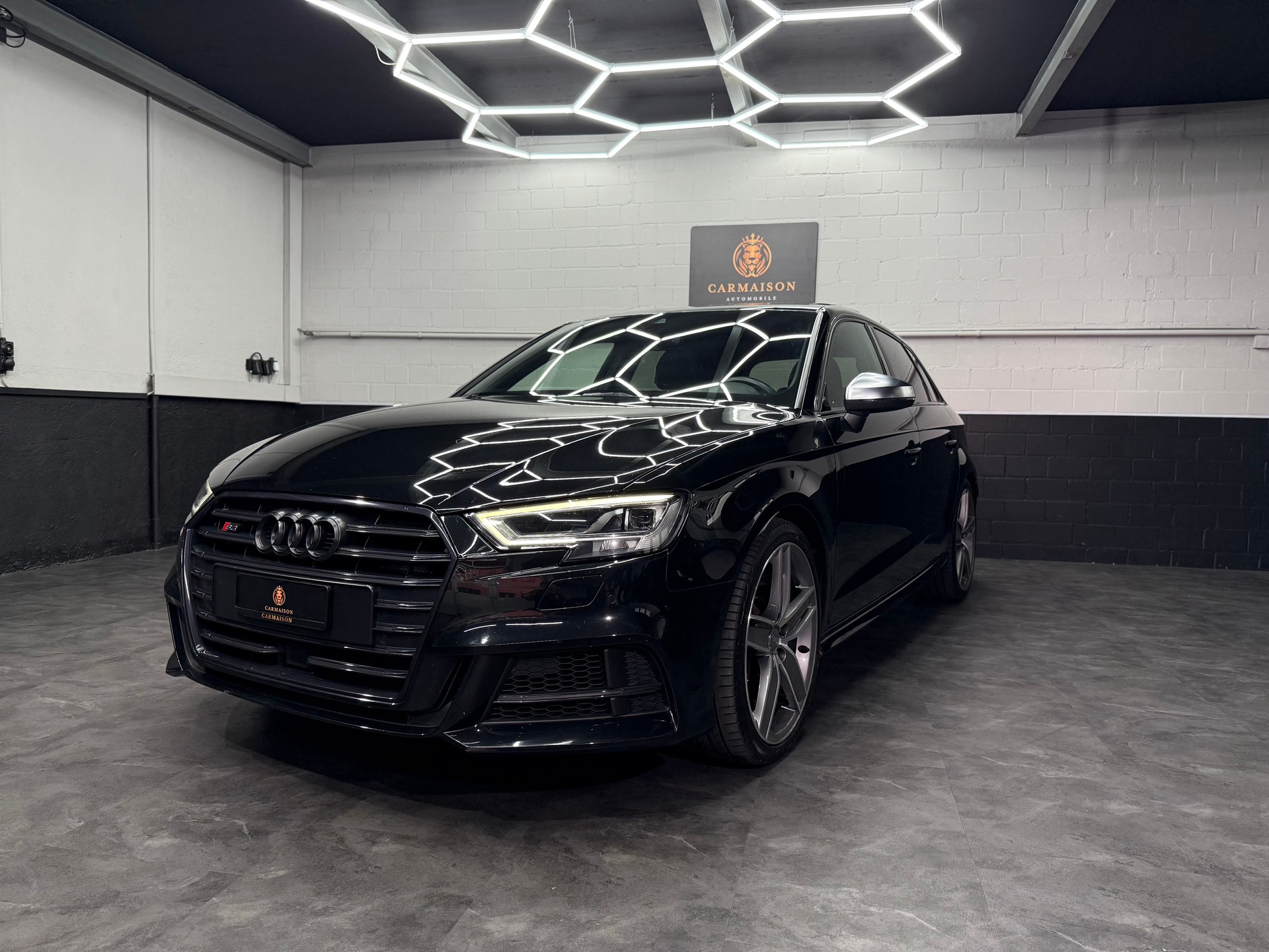 AUDI S3 Sportback 2.0 TFSI quattro S-tronic-showroom-element-2