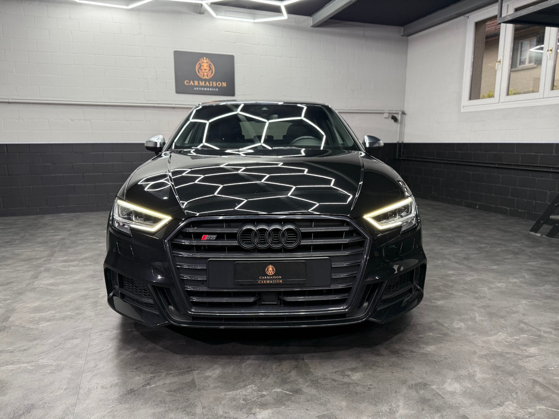 AUDI S3 Sportback 2.0 TFSI quattro S-tronic-showroom-element-1