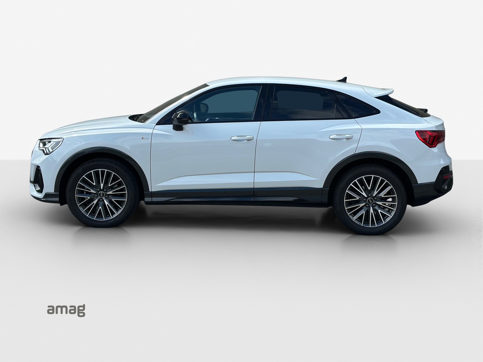 AUDI Q3 Sportback 40 TFSI S line quattro-showroom-element-1