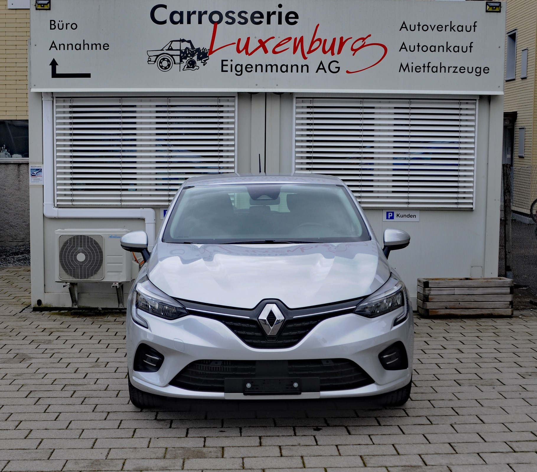 RENAULT Clio 1.0 Equilibre CVT-showroom-element-1