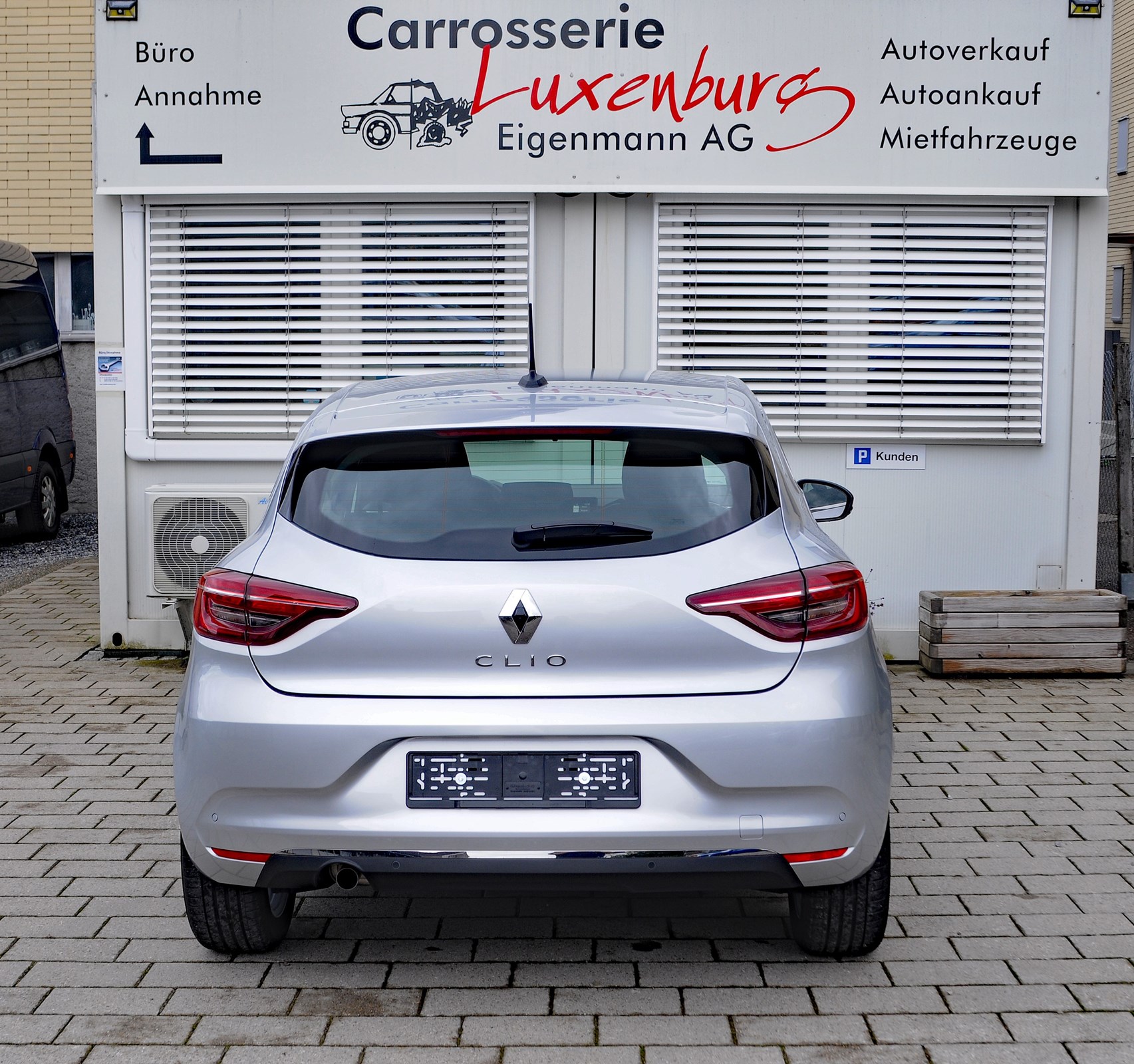 RENAULT Clio 1.0 Equilibre CVT-showroom-element-3