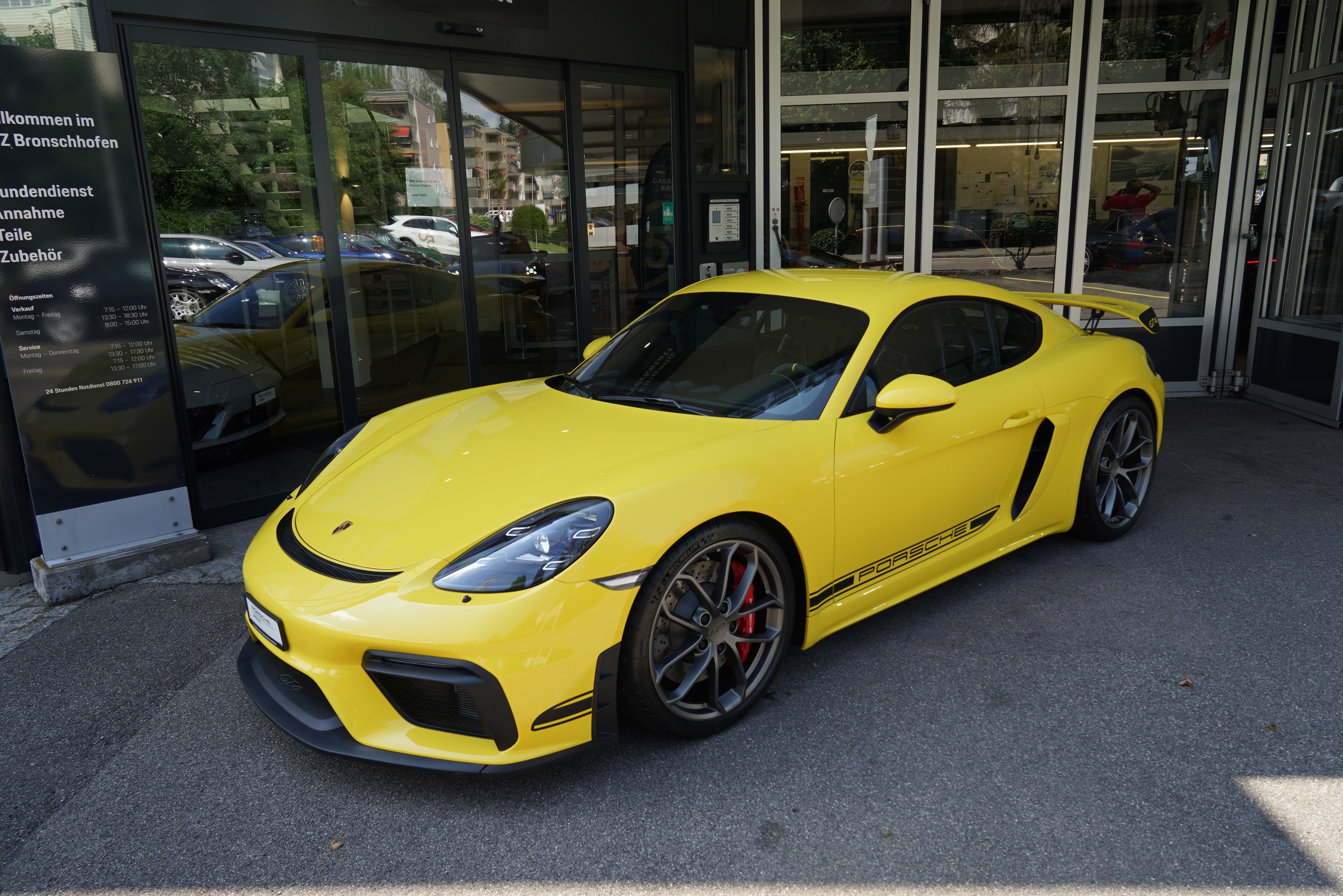 PORSCHE 718 Cayman GT4 (Coup)