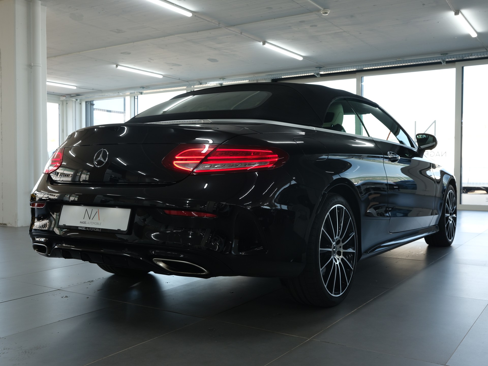 MERCEDES-BENZ C 200 Cabriolet AMG Line 4Matic 9G-Tronic-showroom-element-2